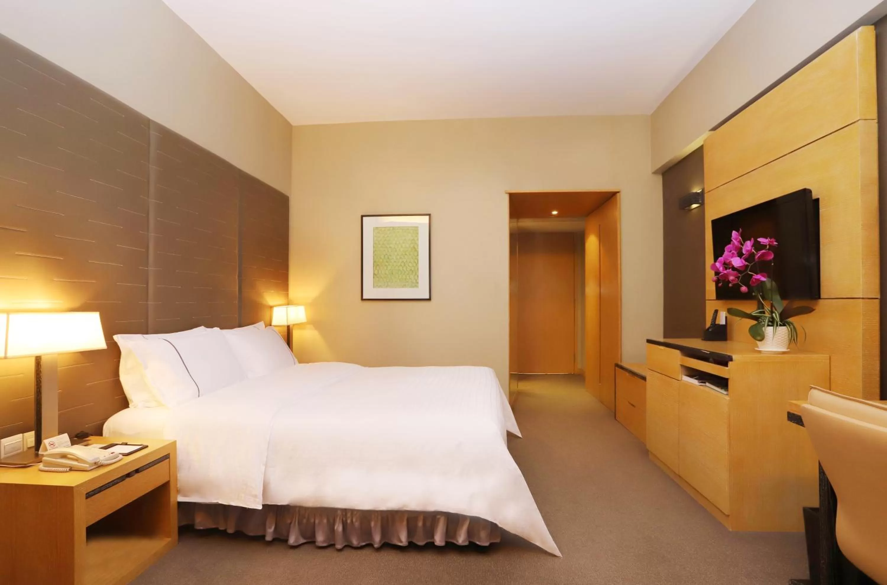 Bed in Jianguo Hotel Guangzhou