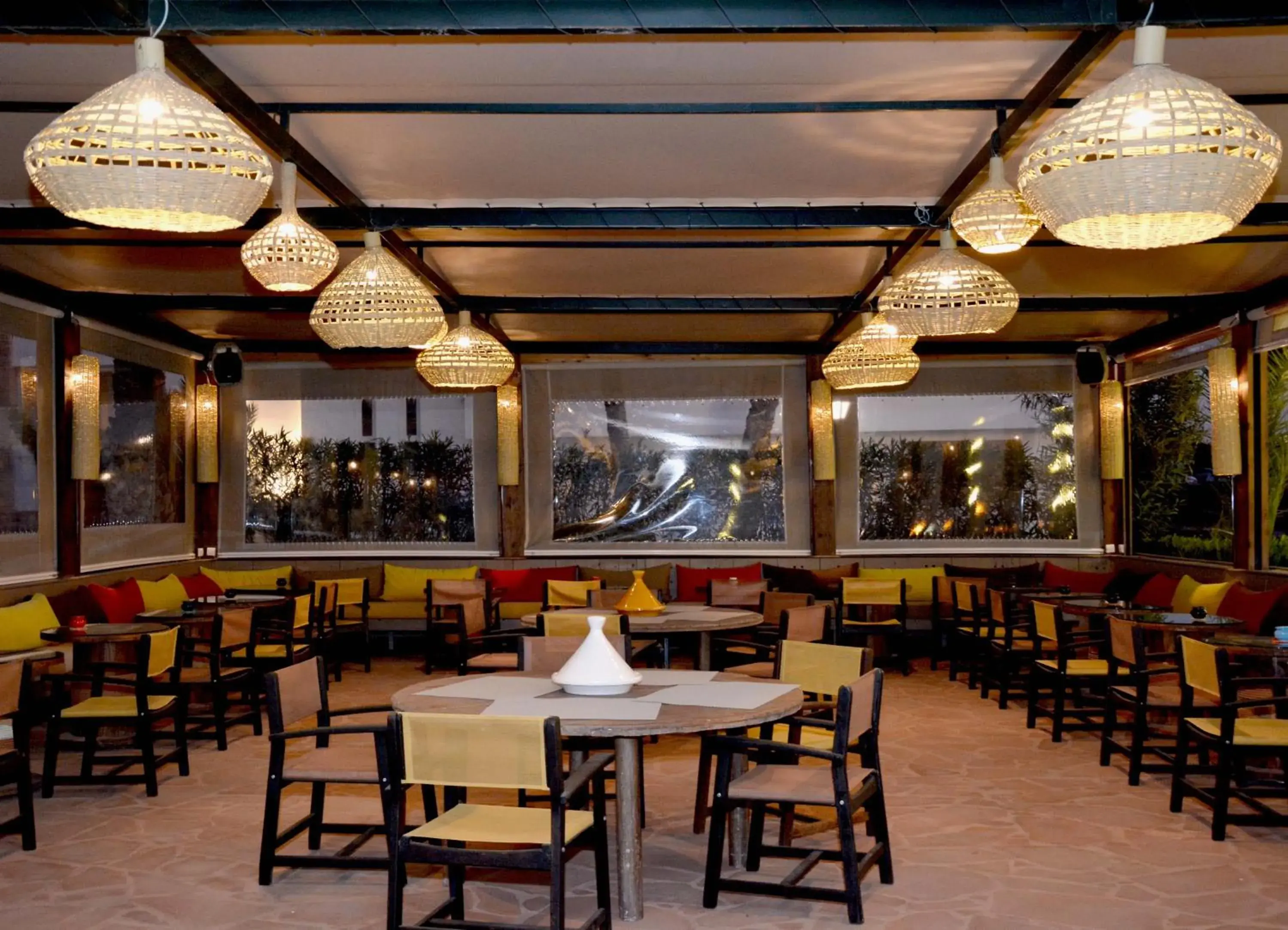 Restaurant/places to eat in Borjs Hotel Suites & Spa Restaurant/places to eat in Borjs Hotel Suites & Spa