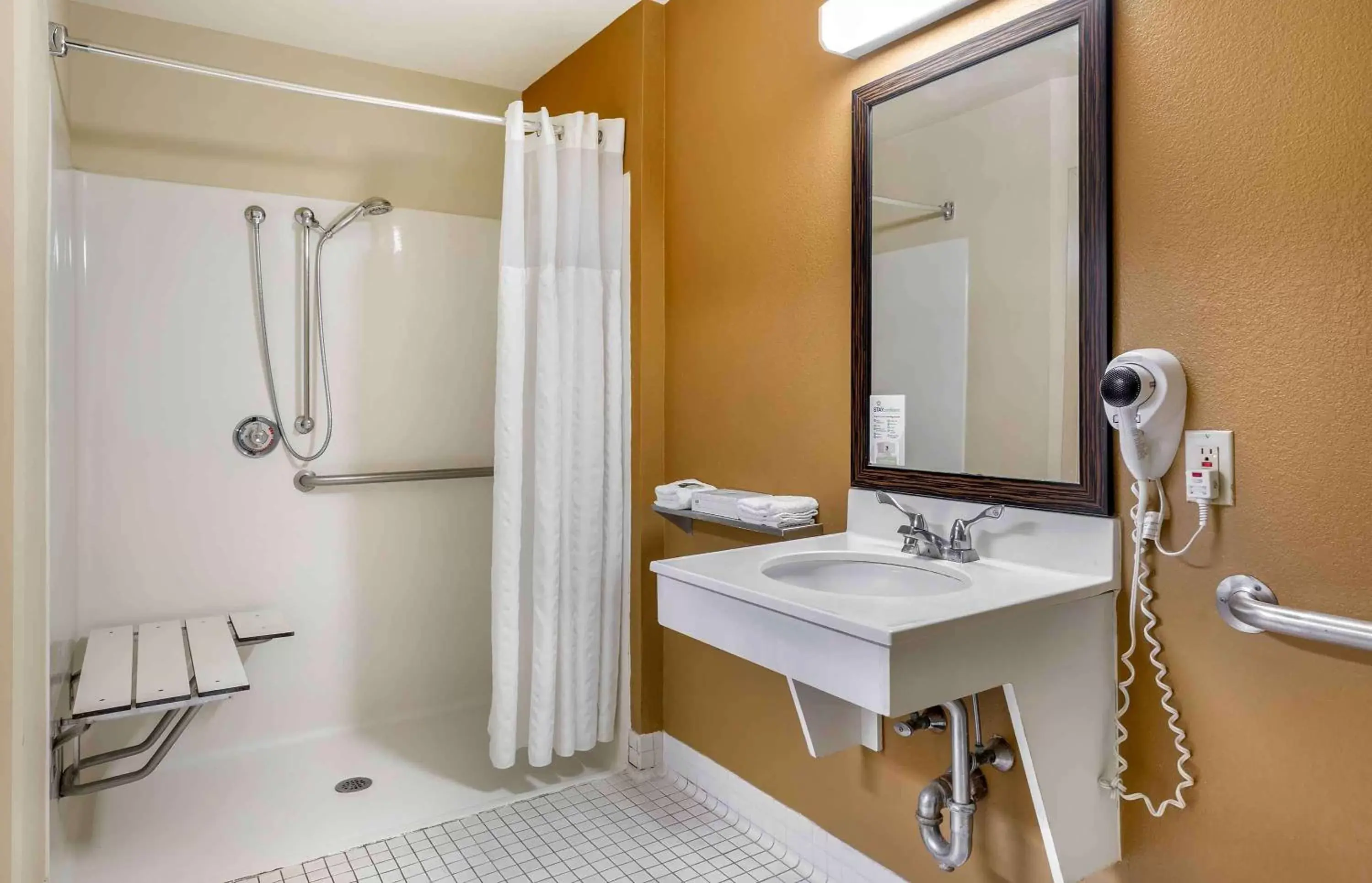 Bathroom in Extended Stay America Suites - Boston - Braintree