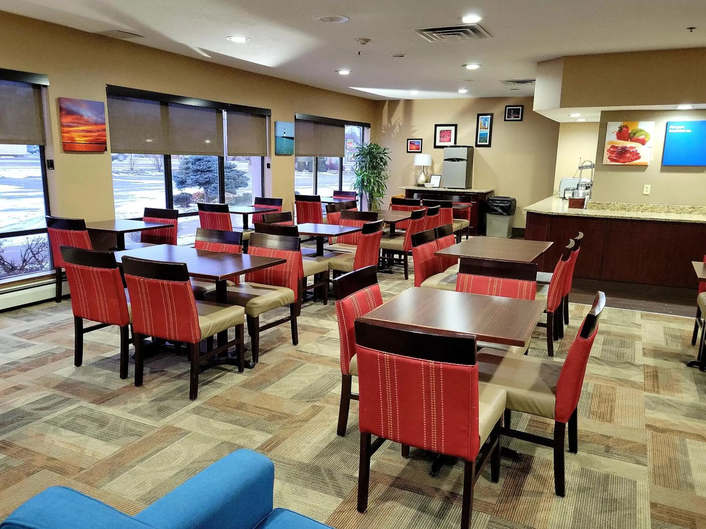 Staff, Restaurant/Places to Eat in Comfort Inn, Erie - Near Presque Isle