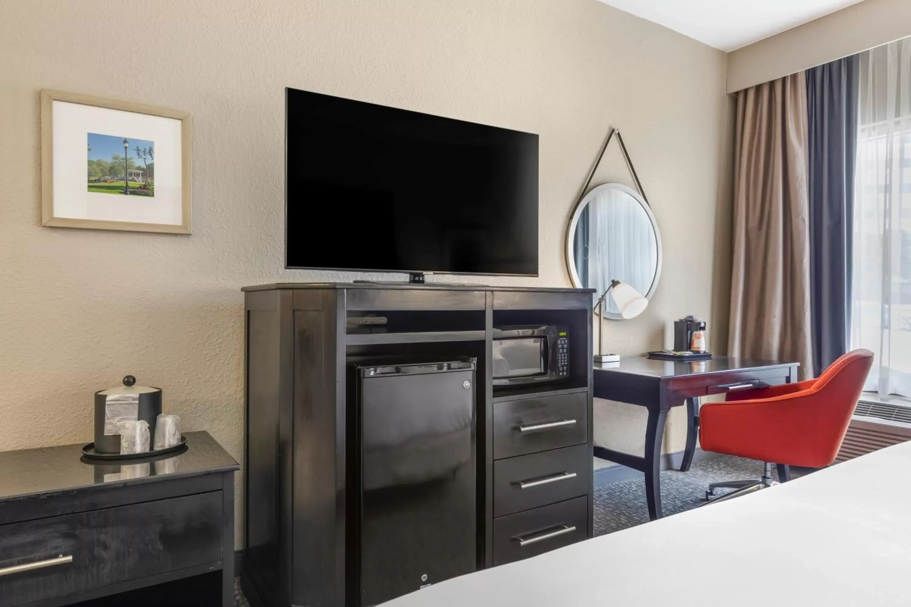 TV/Entertainment Center in Comfort Inn Plano-Dallas