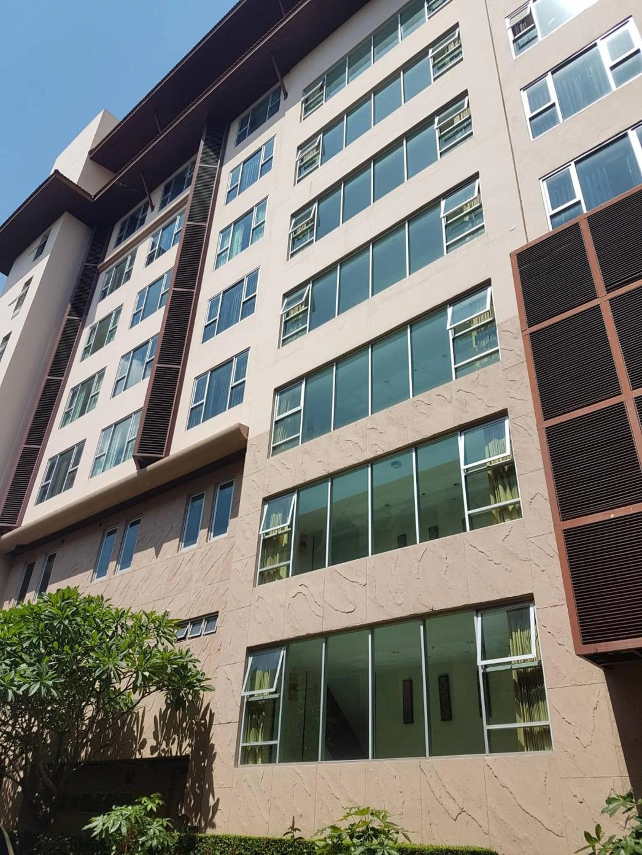 Property building in Maninarakorn Hotel