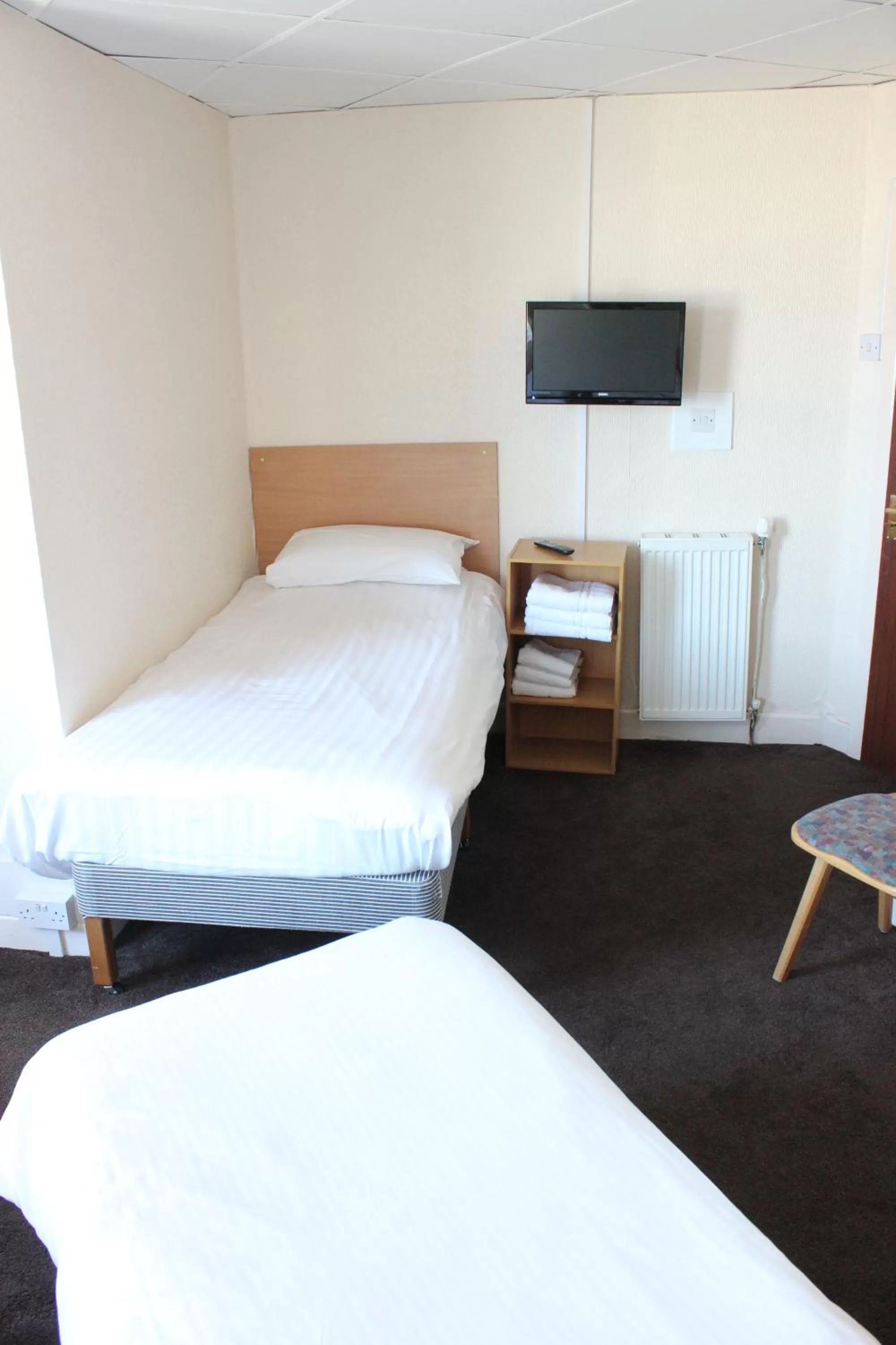 Bedroom, Bed in The Colwyn Hotel - near Pleasure Beach