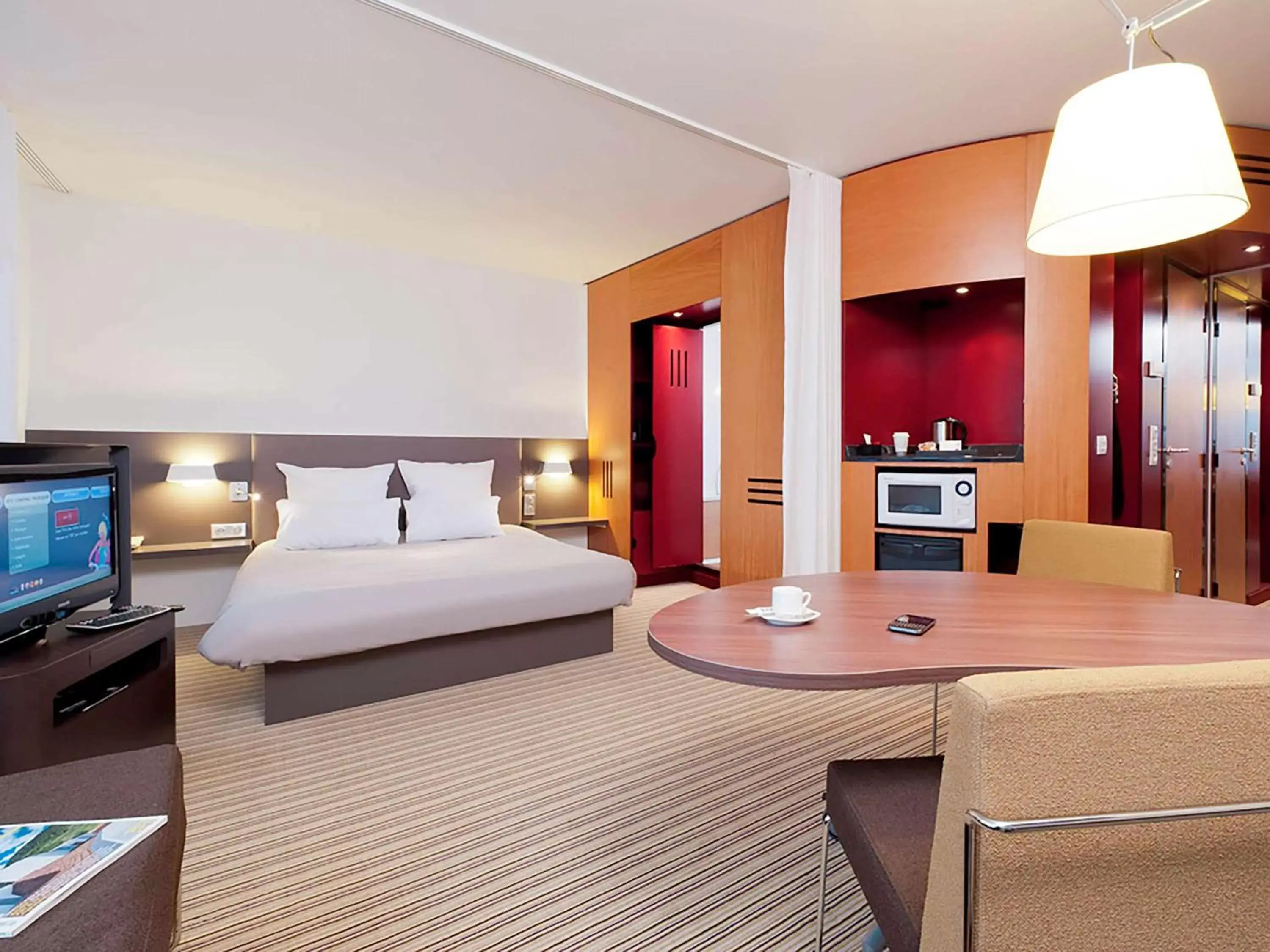 Superior Queen Suite in Novotel Suites Cannes Centre