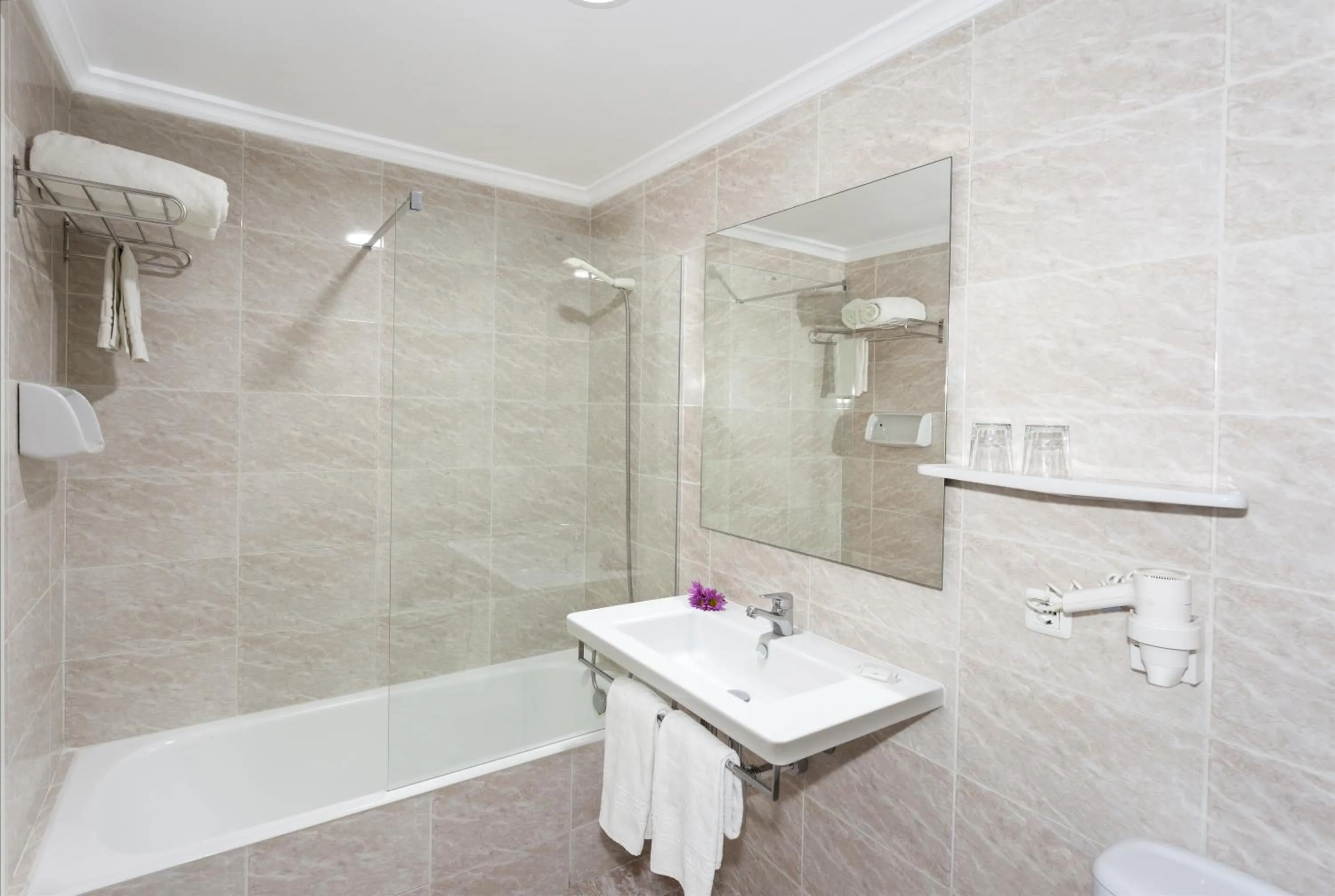 Bathroom in Hotel Venecia Paguera