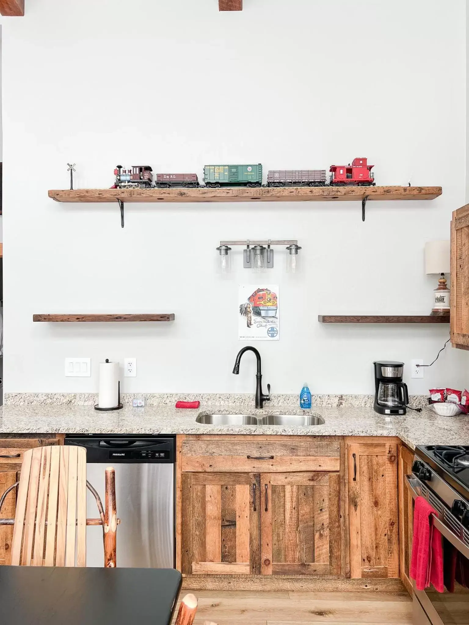 Kitchen/Kitchenette in Cranberry Inn