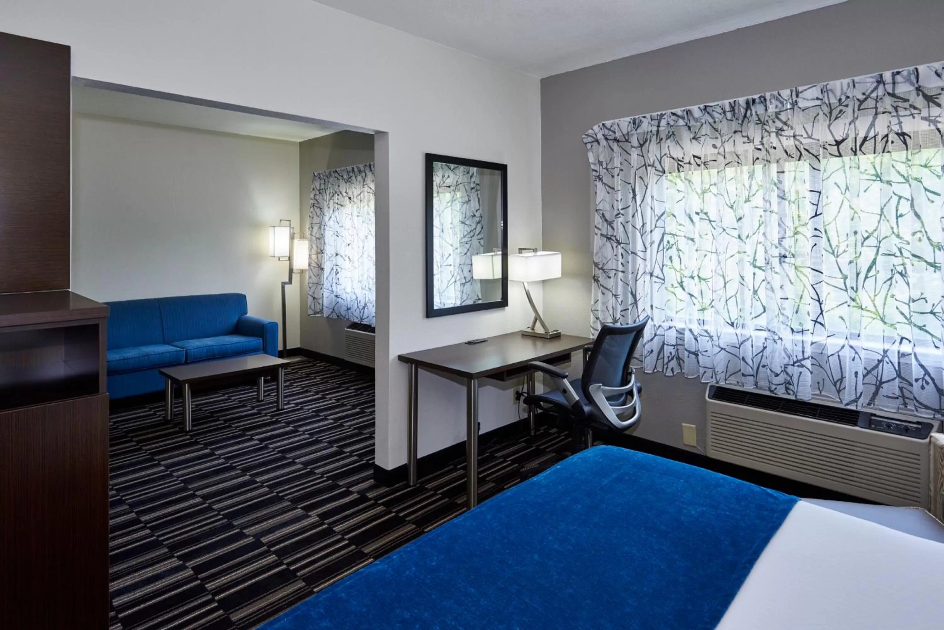 Photo of the whole room, Bed in Holiday Inn Express & Suites Birmingham South - Pelham by IHG