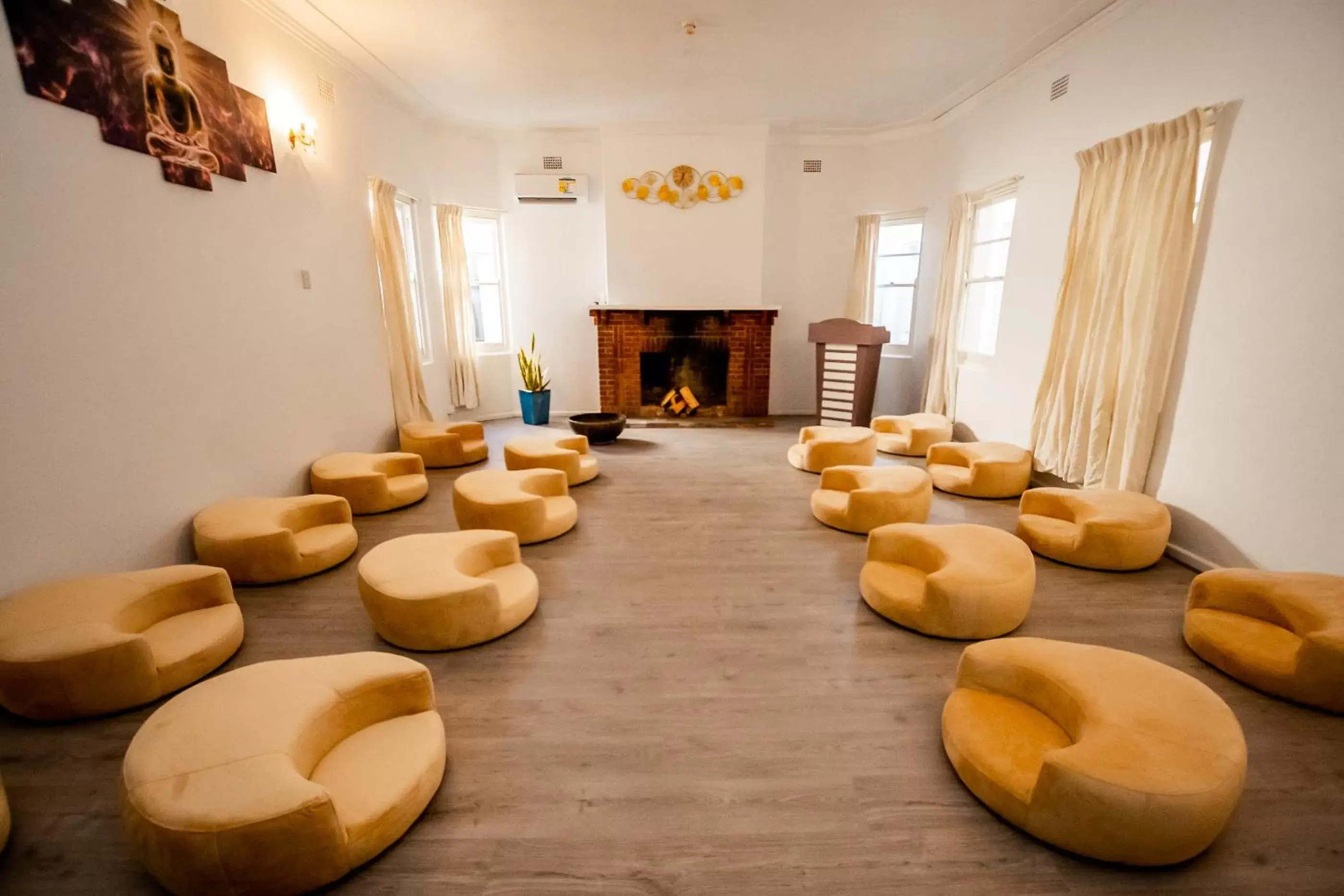 Seating area in Hearty Center Motel