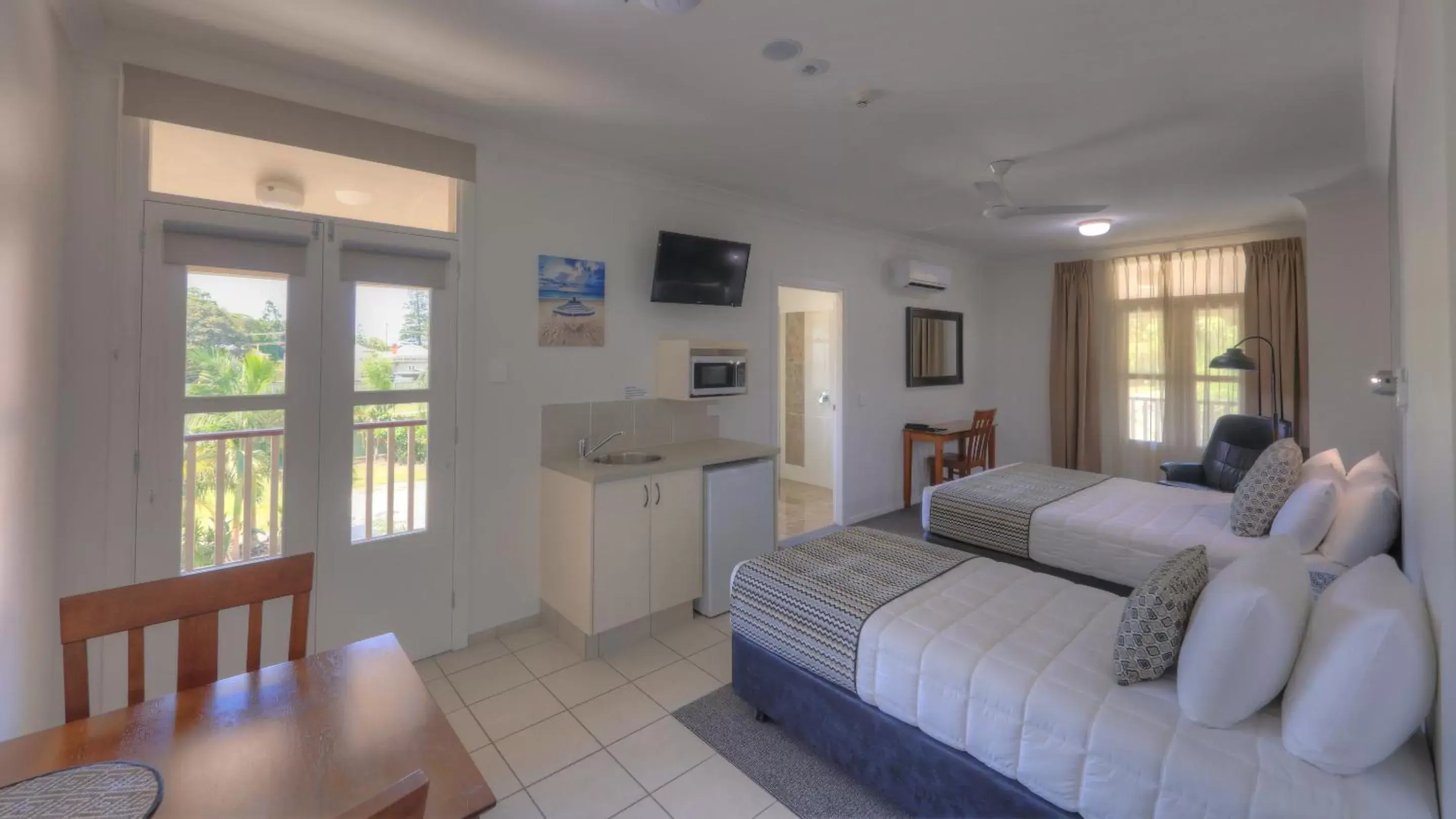 Photo of the whole room, Seating Area in Heritage River Motor Inn