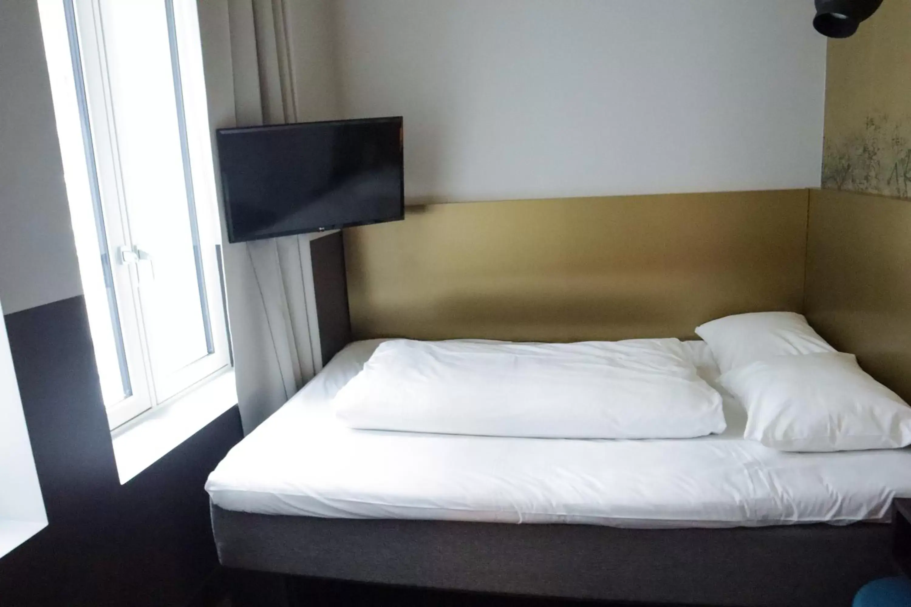 Bedroom, Bed in Comfort Hotel Karl Johan
