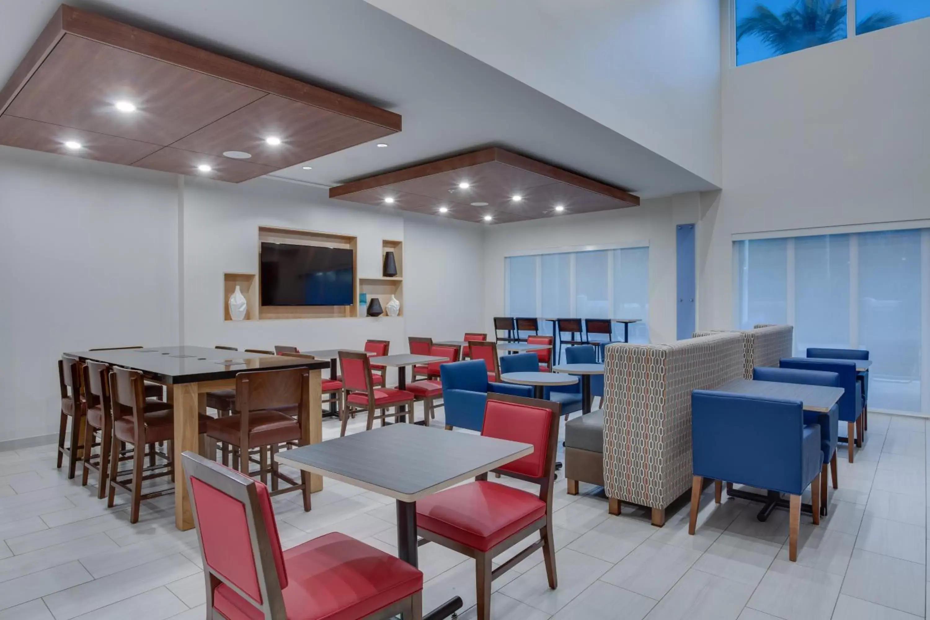 Restaurant/Places to Eat in Holiday Inn Express Hotel & Suites Fort Lauderdale Airport/Cruise Port, an IHG Hotel