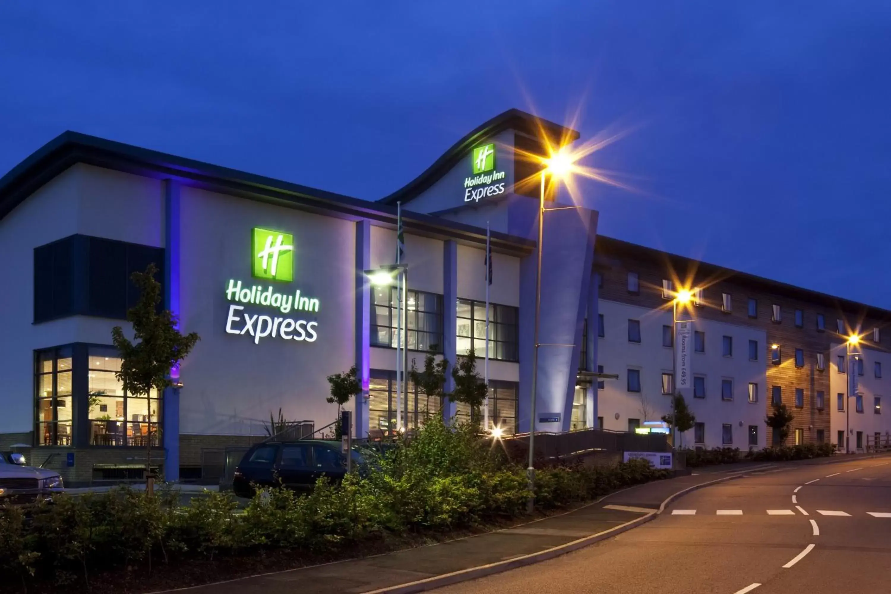 Property building in Holiday Inn Express Walsall M6, J10 by IHG Property building in Holiday Inn Express Walsall M6, J10 by IHG