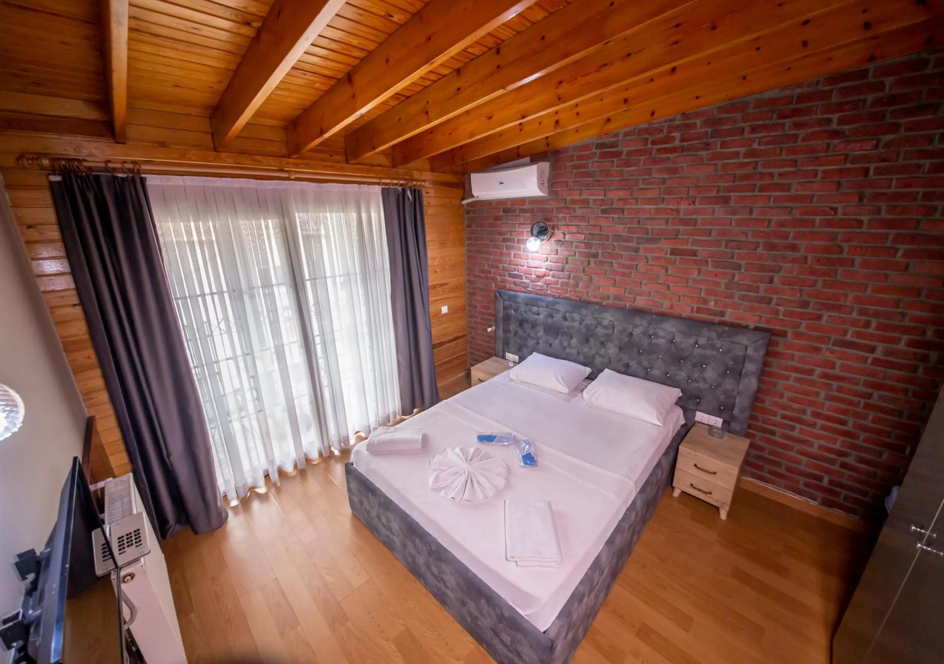 Bed in Royal Palace Hotel