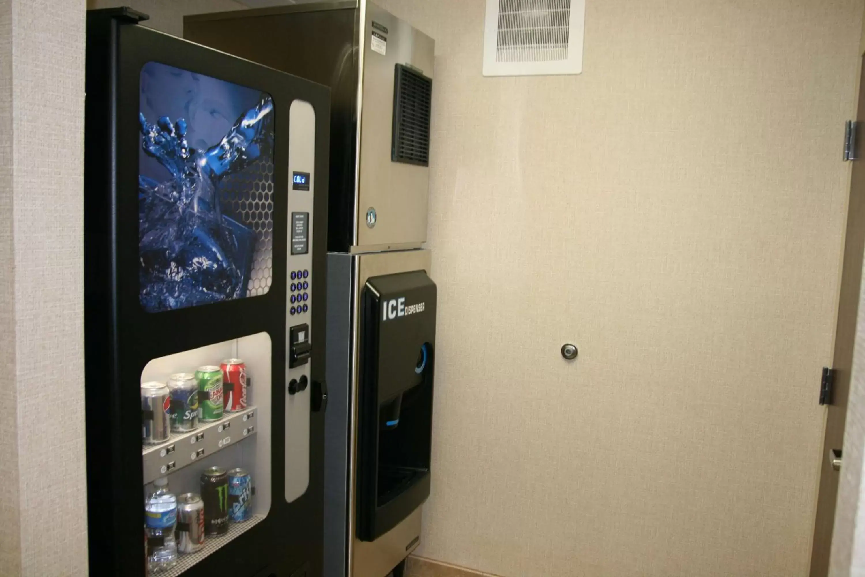 Property building in Hampton Inn & Suites Cleveland-Mentor Property building in Hampton Inn & Suites Cleveland-Mentor