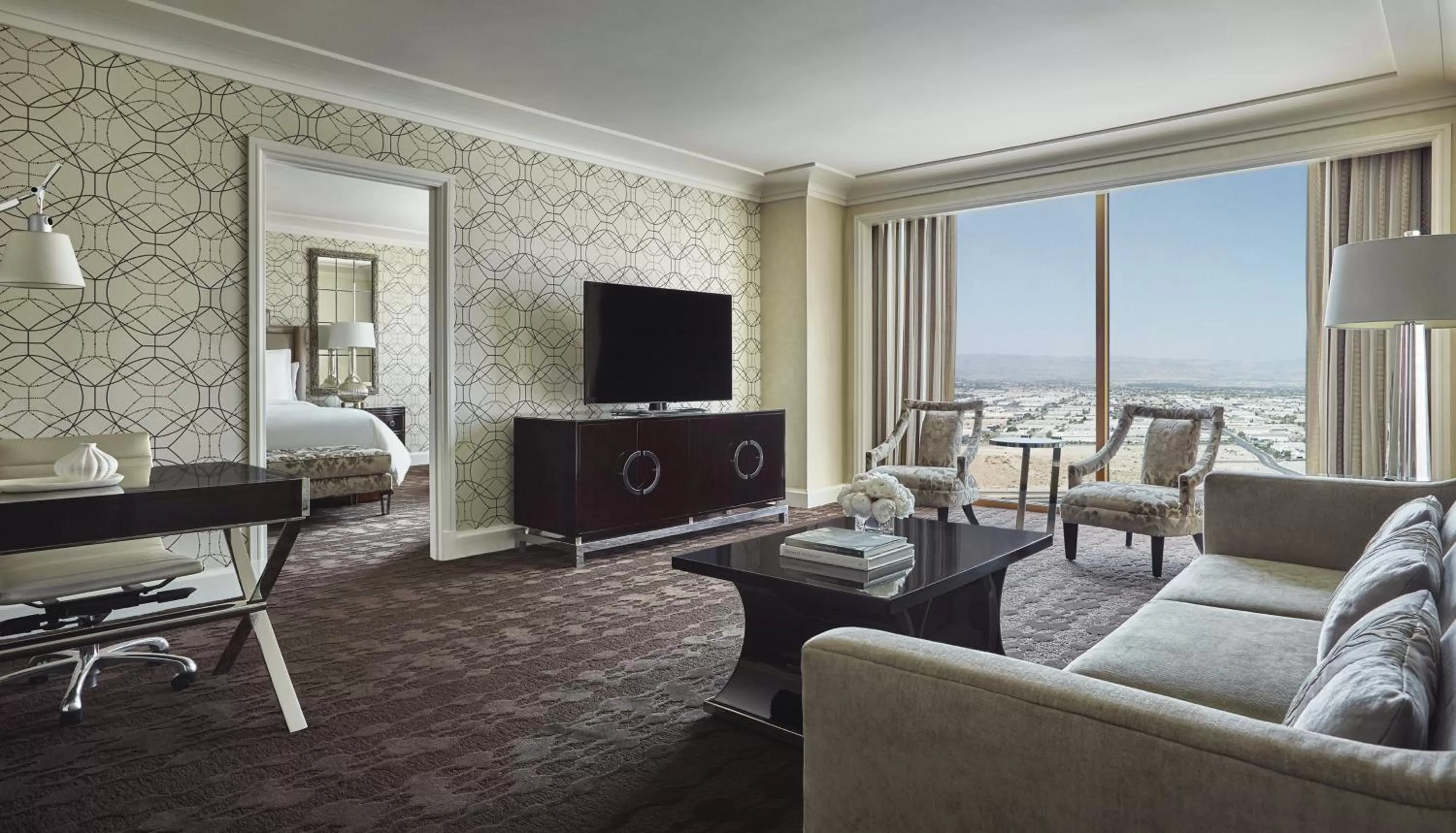 Living room, Bed in Four Seasons Hotel Las Vegas