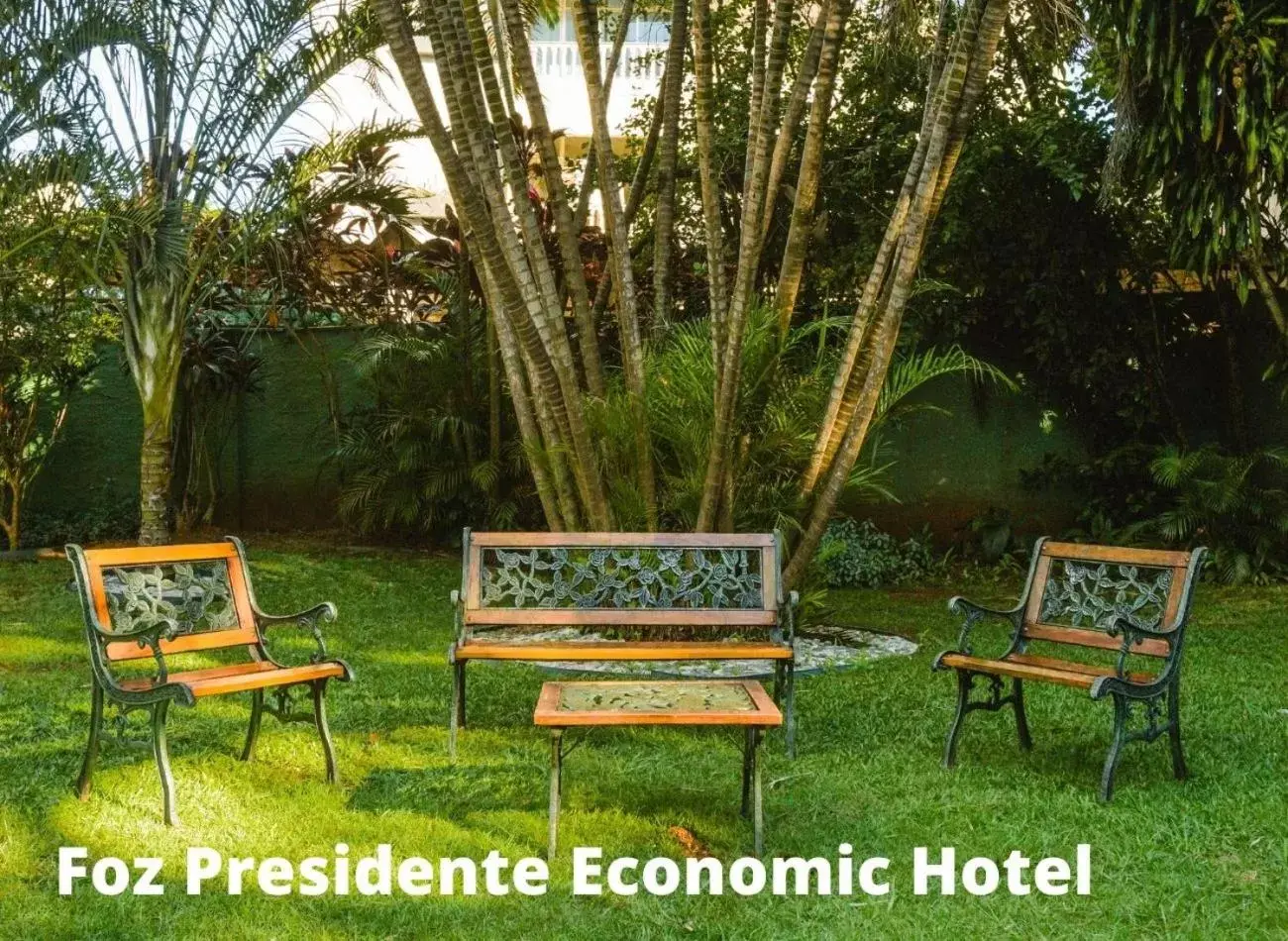 Garden in Foz Presidente Economic Hotel