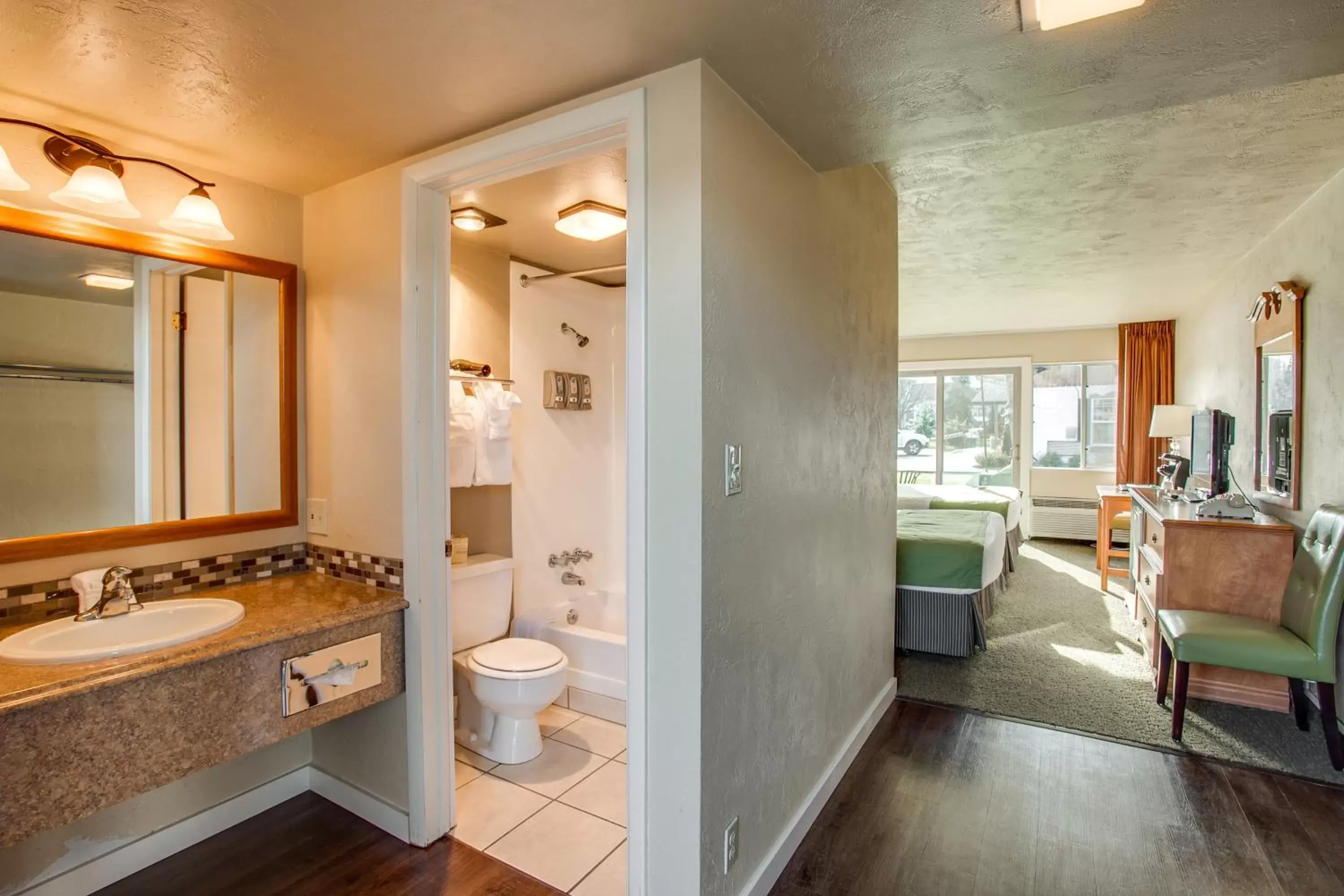 Bathroom in Der Ritterhof Inn