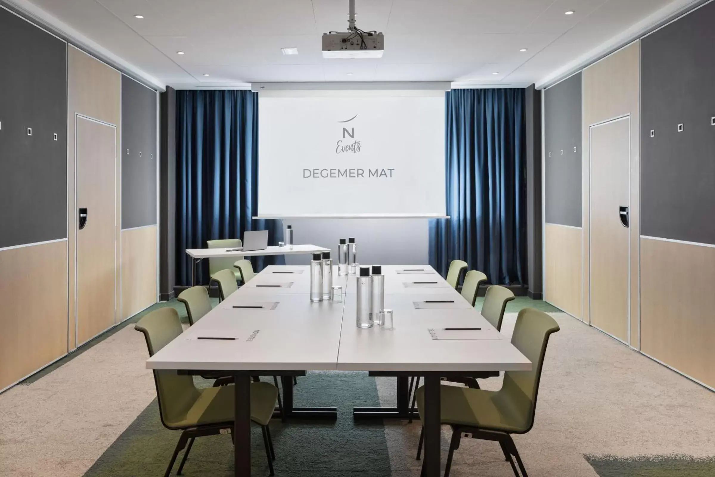 Meeting/conference room in Novotel Rennes Alma