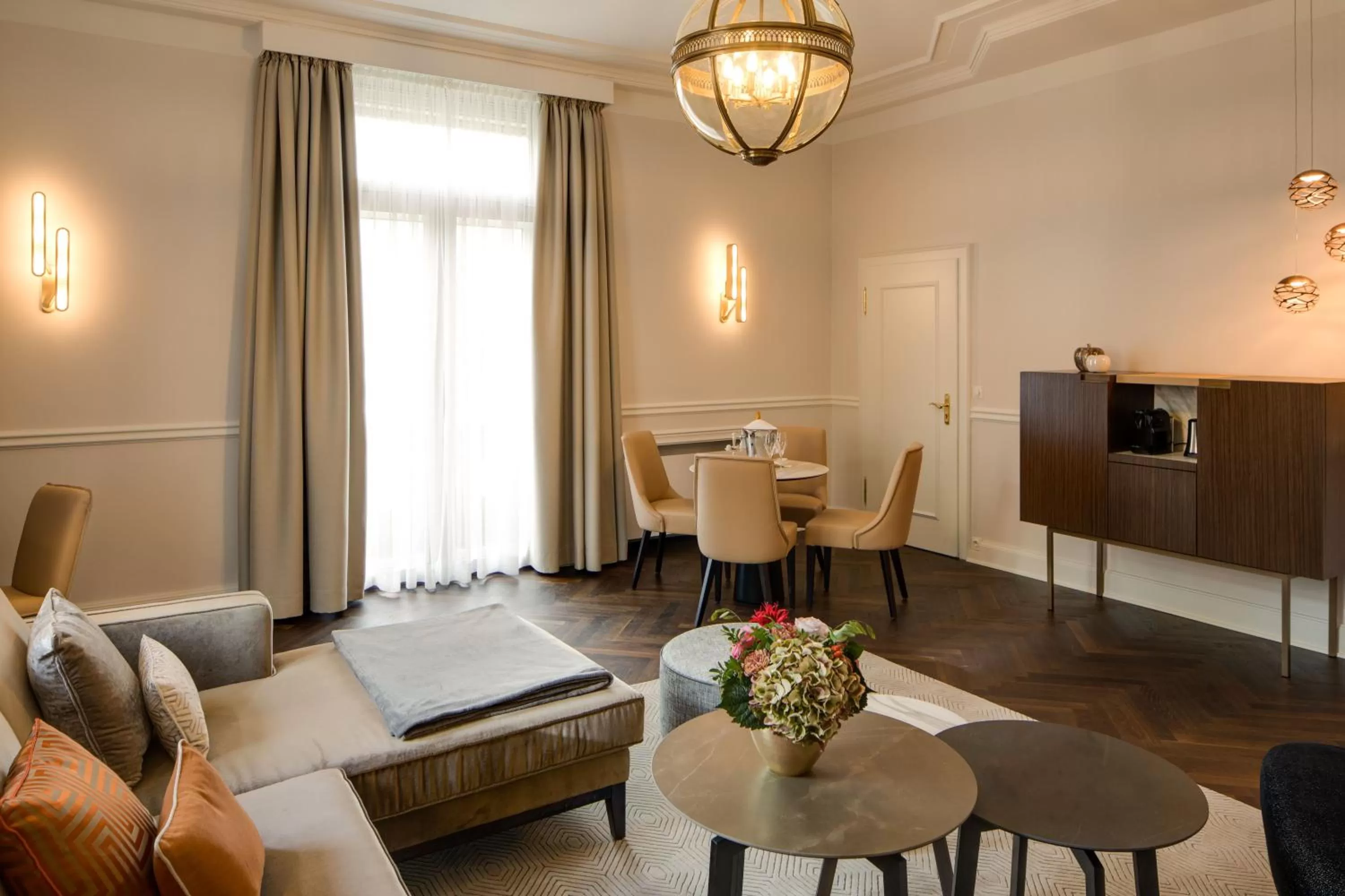 Living room in Steigenberger Icon Parkhotel Düsseldorf