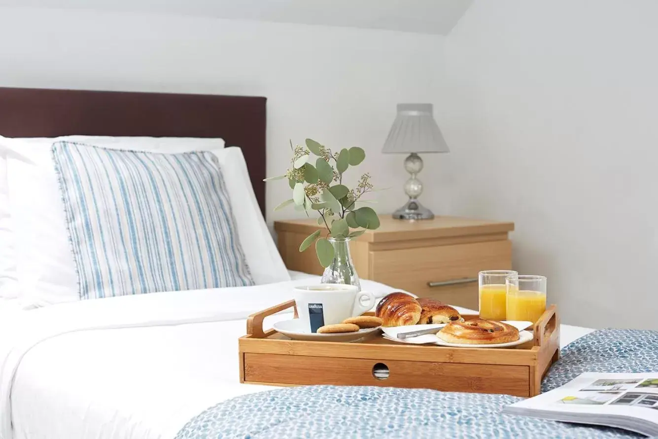 Bedroom, Breakfast in Luccombe Manor Country House Hotel