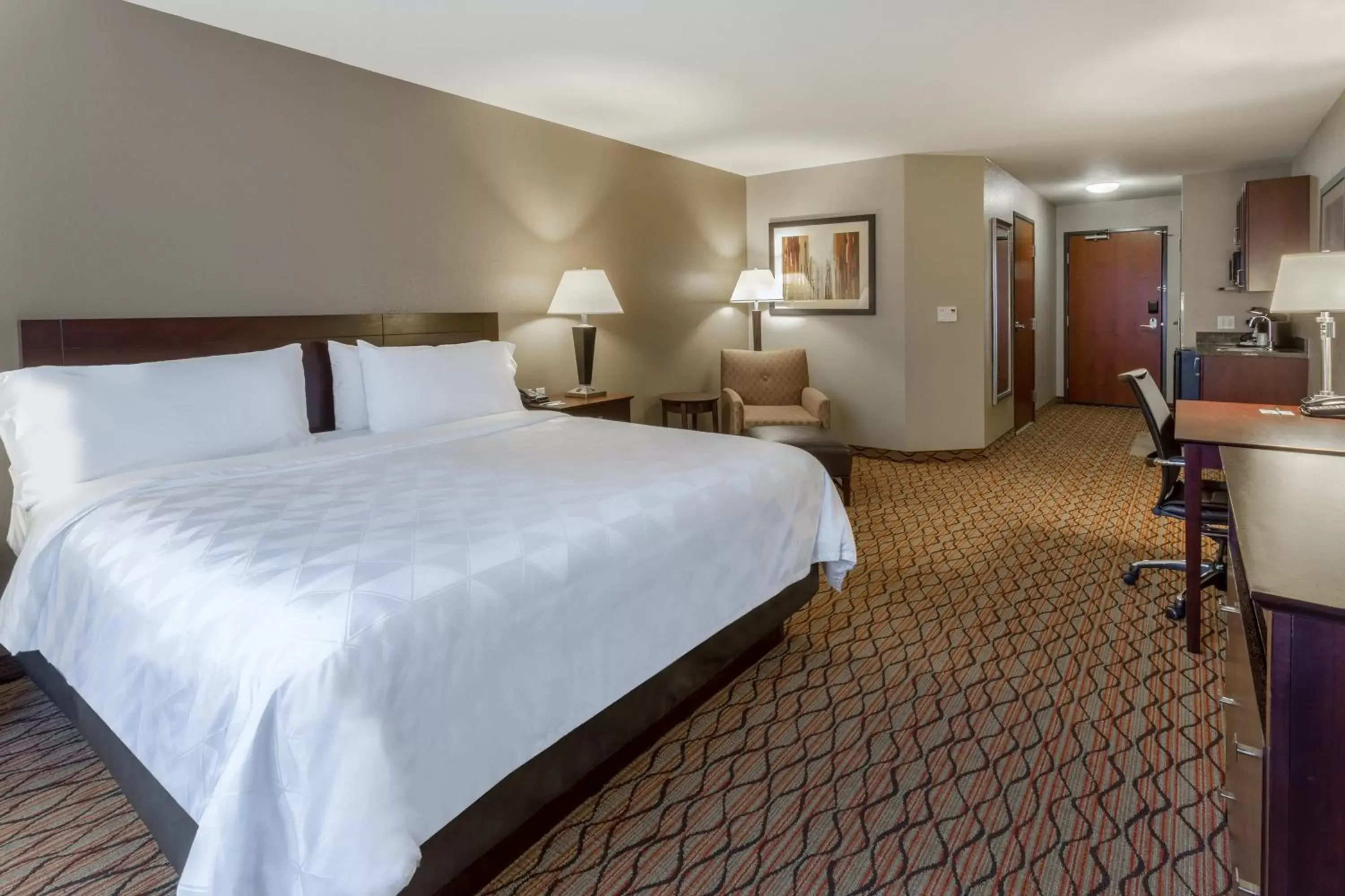 Photo of the whole room, Bed in Holiday Inn Eau Claire South, an IHG Hotel