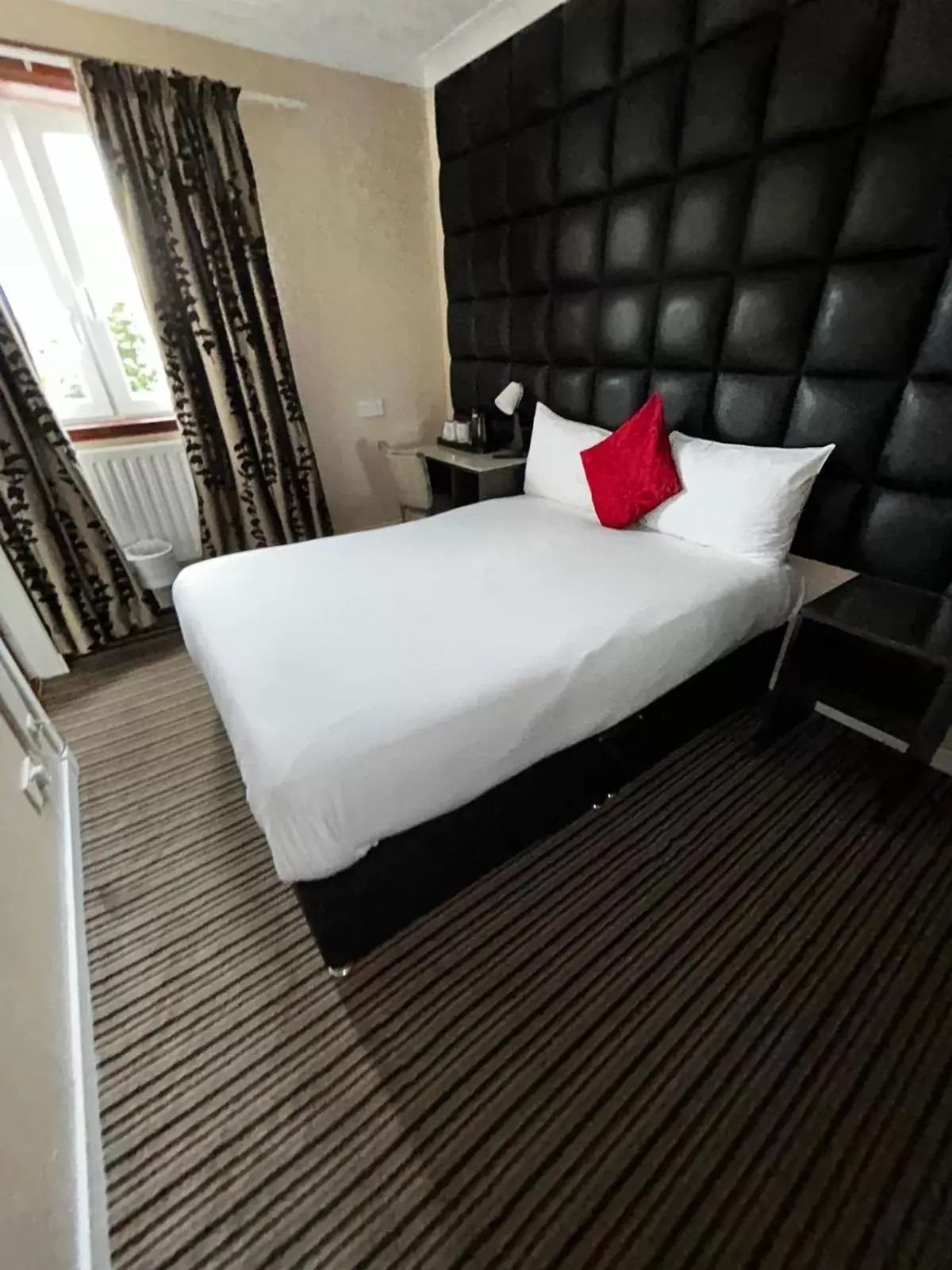 Bed in Kings Park Hotel