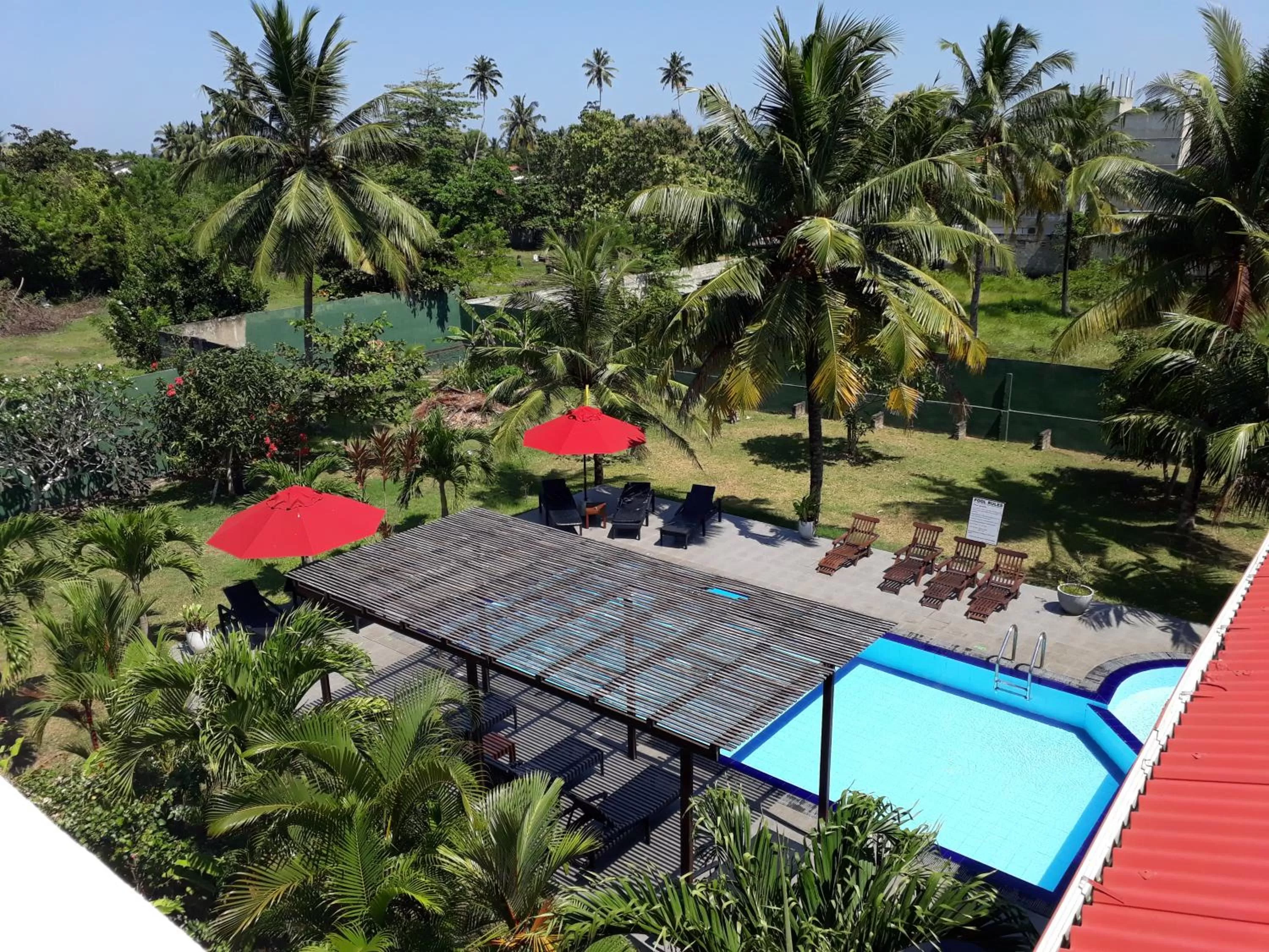 Swimming pool in Weligama Ocean Breeze