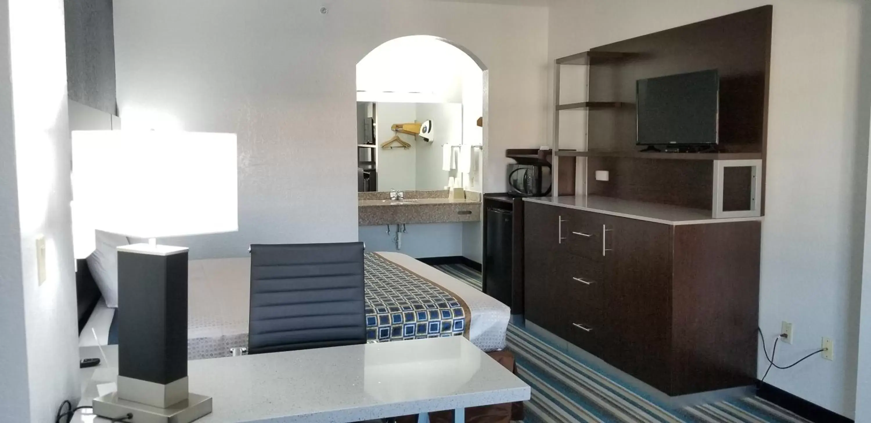 HomeBridge Inn and Suites HomeBridge Inn and Suites