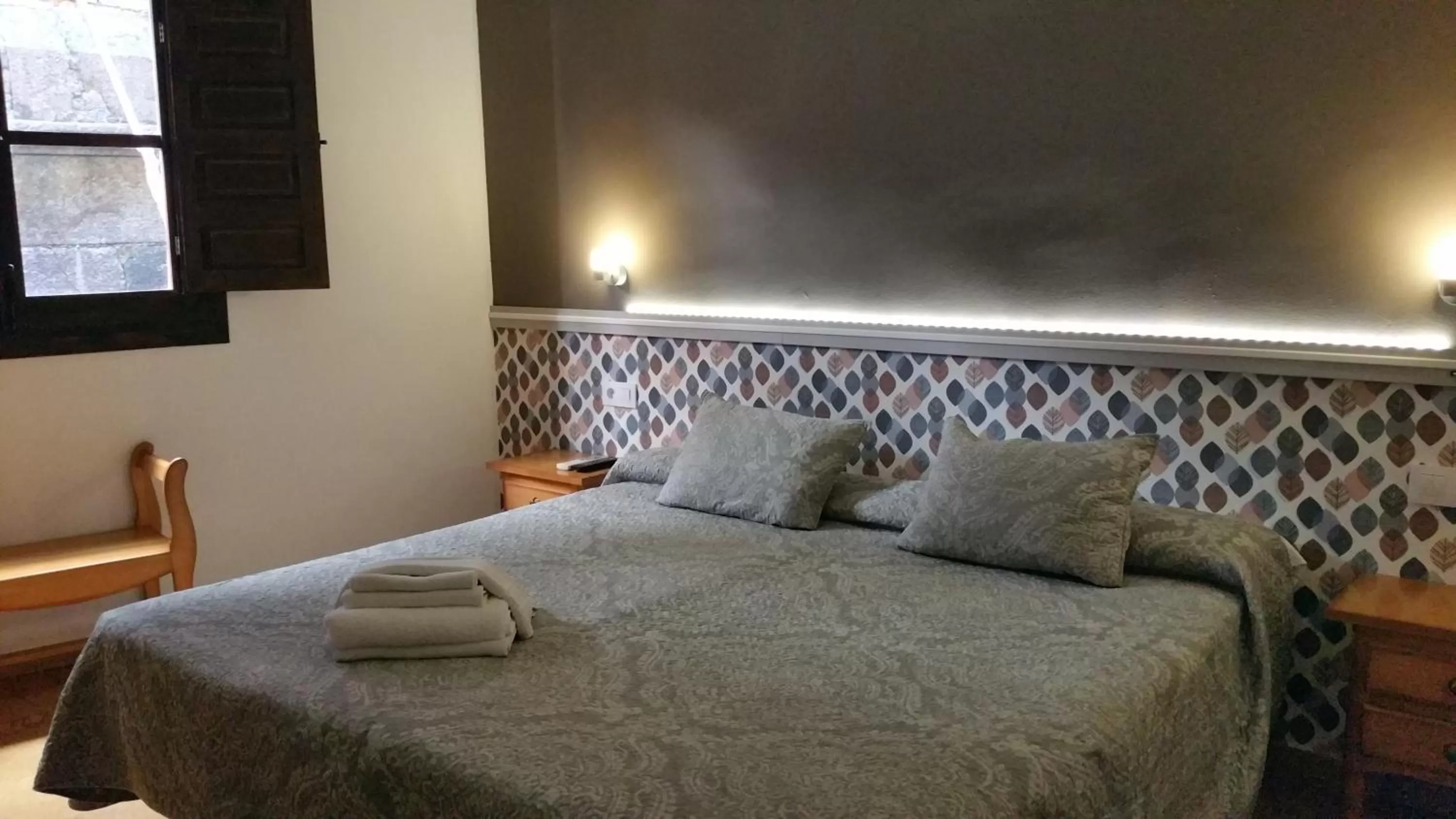 Photo of the whole room, Bed in Hotel Judería Valle del Jerte