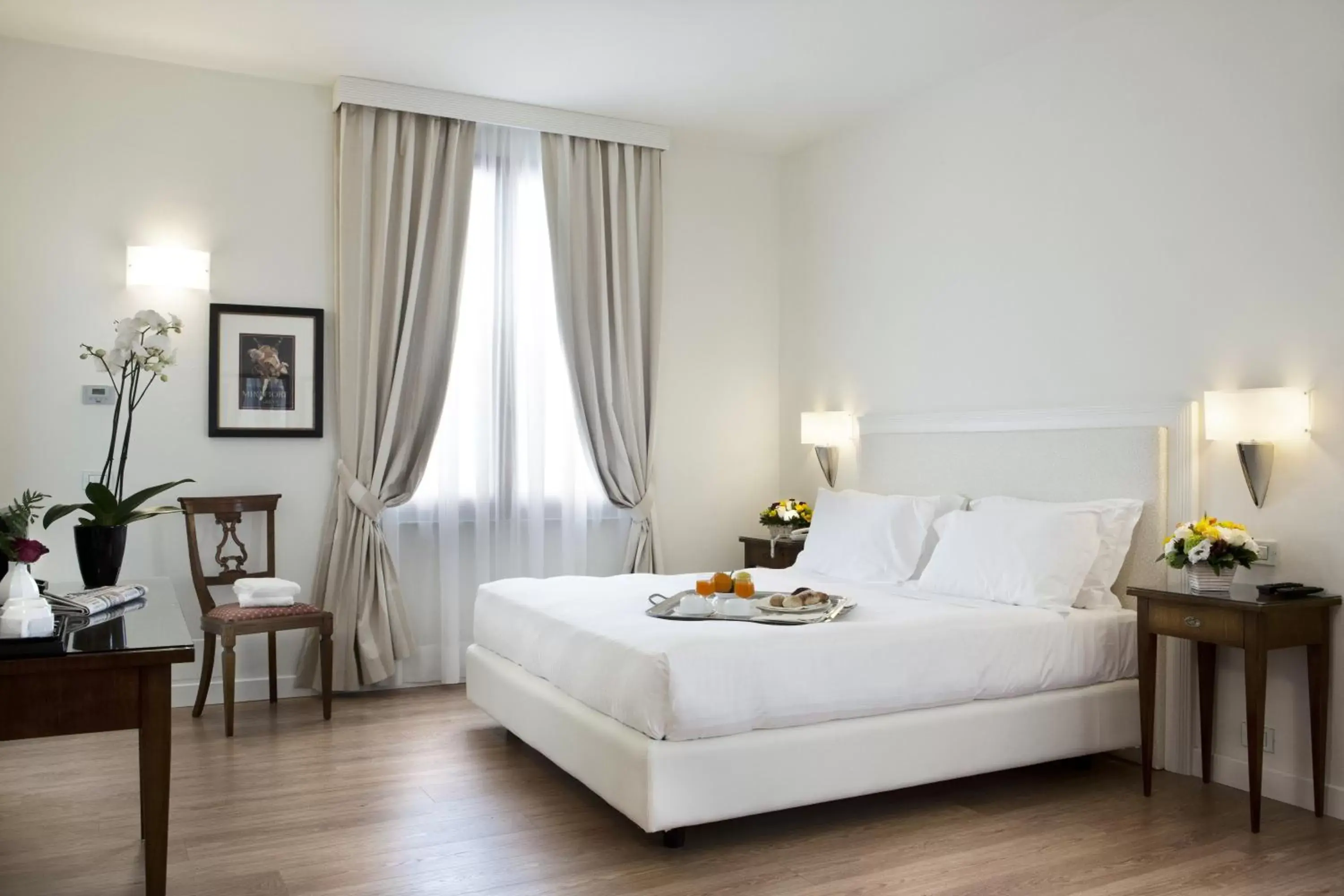 Bed in Hotel Italia Bed in Hotel Italia