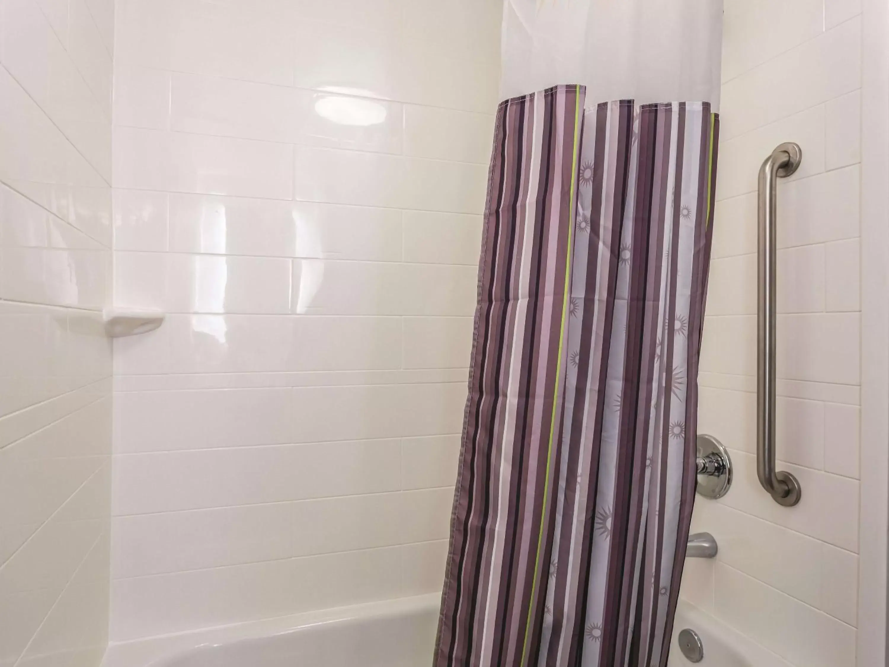 Photo of the whole room, Bathroom in La Quinta by Wyndham Columbia / Fort Meade