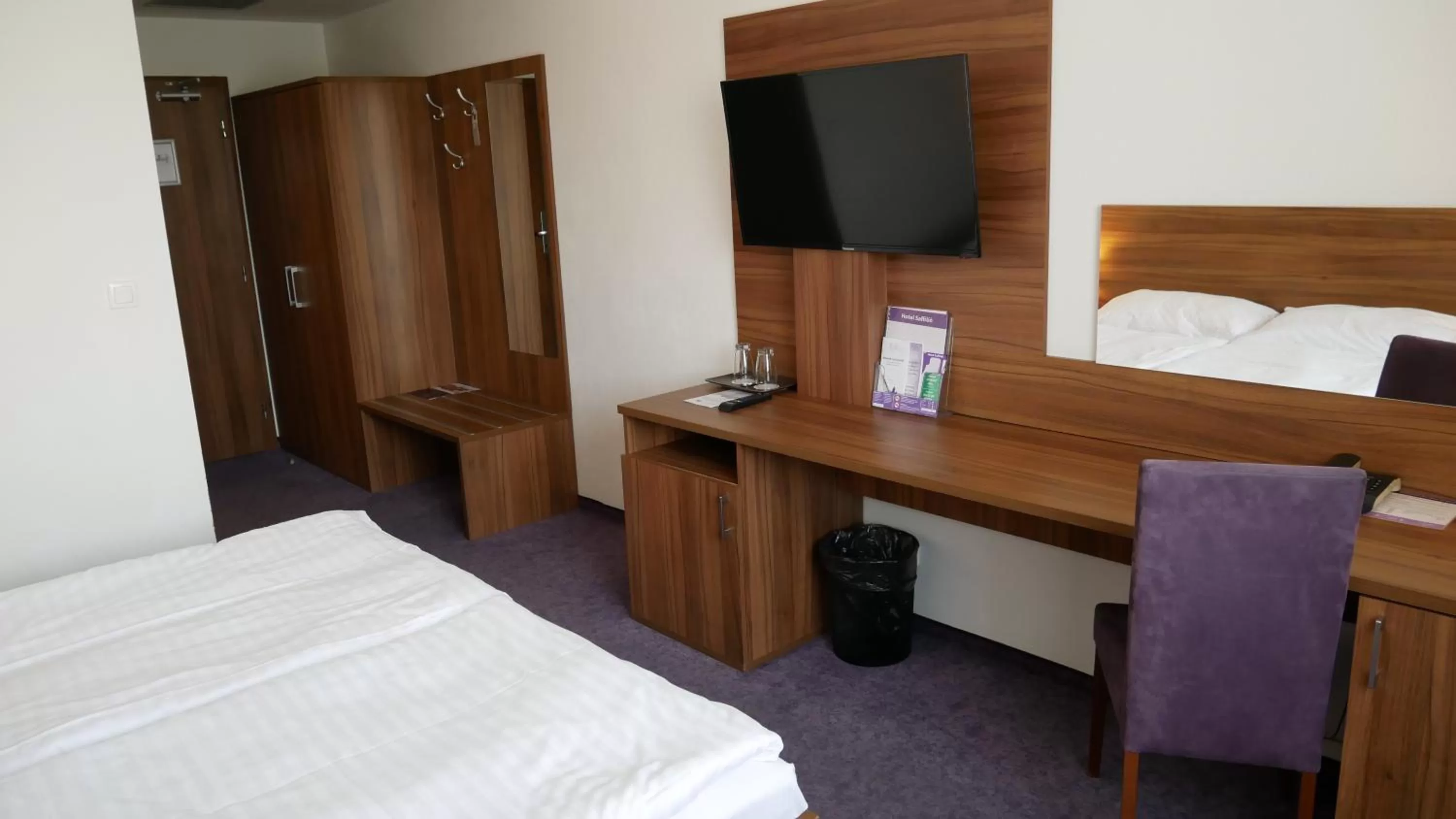 Bed in Hotel Saffron