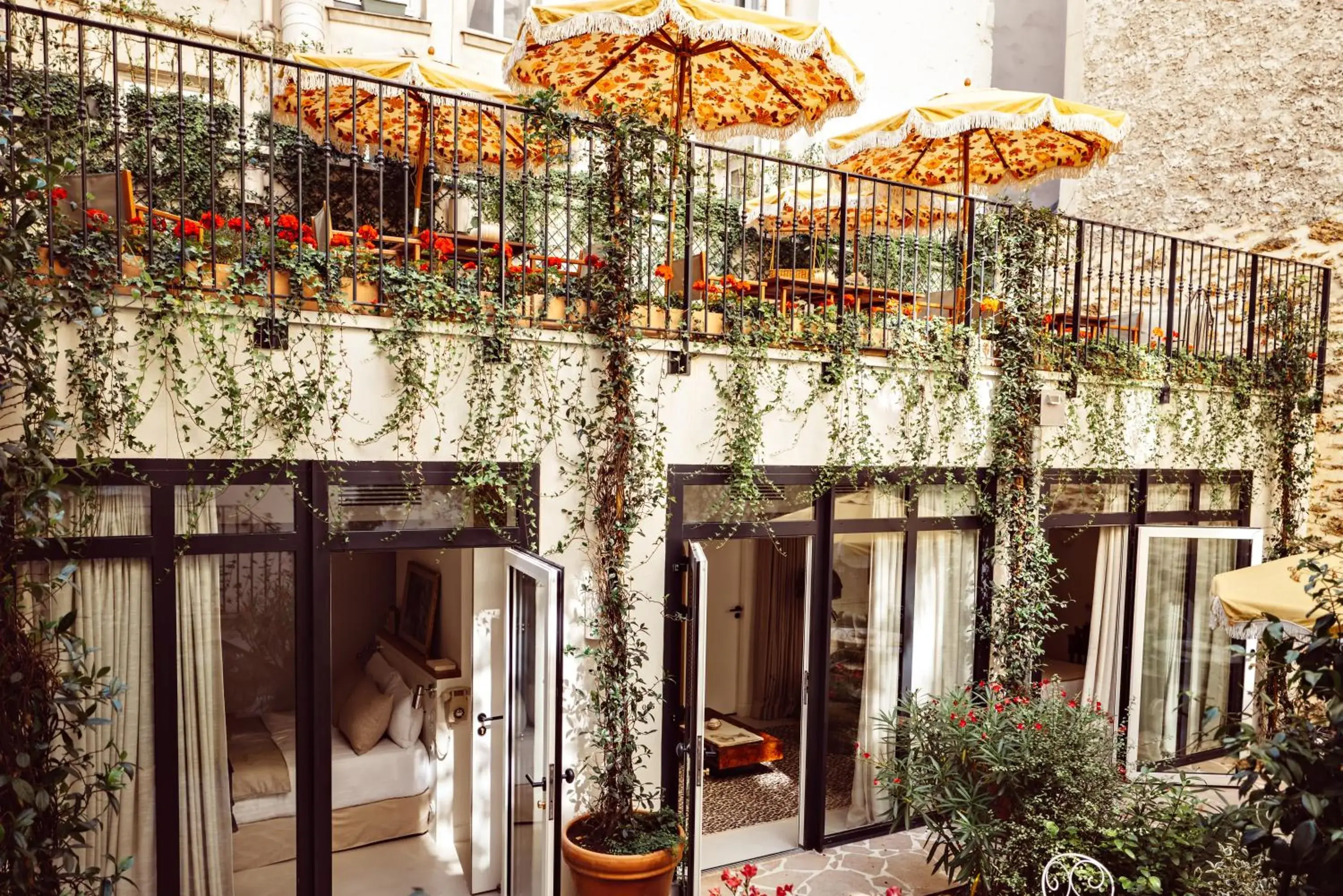 Patio in Hôtel Monsieur Aristide