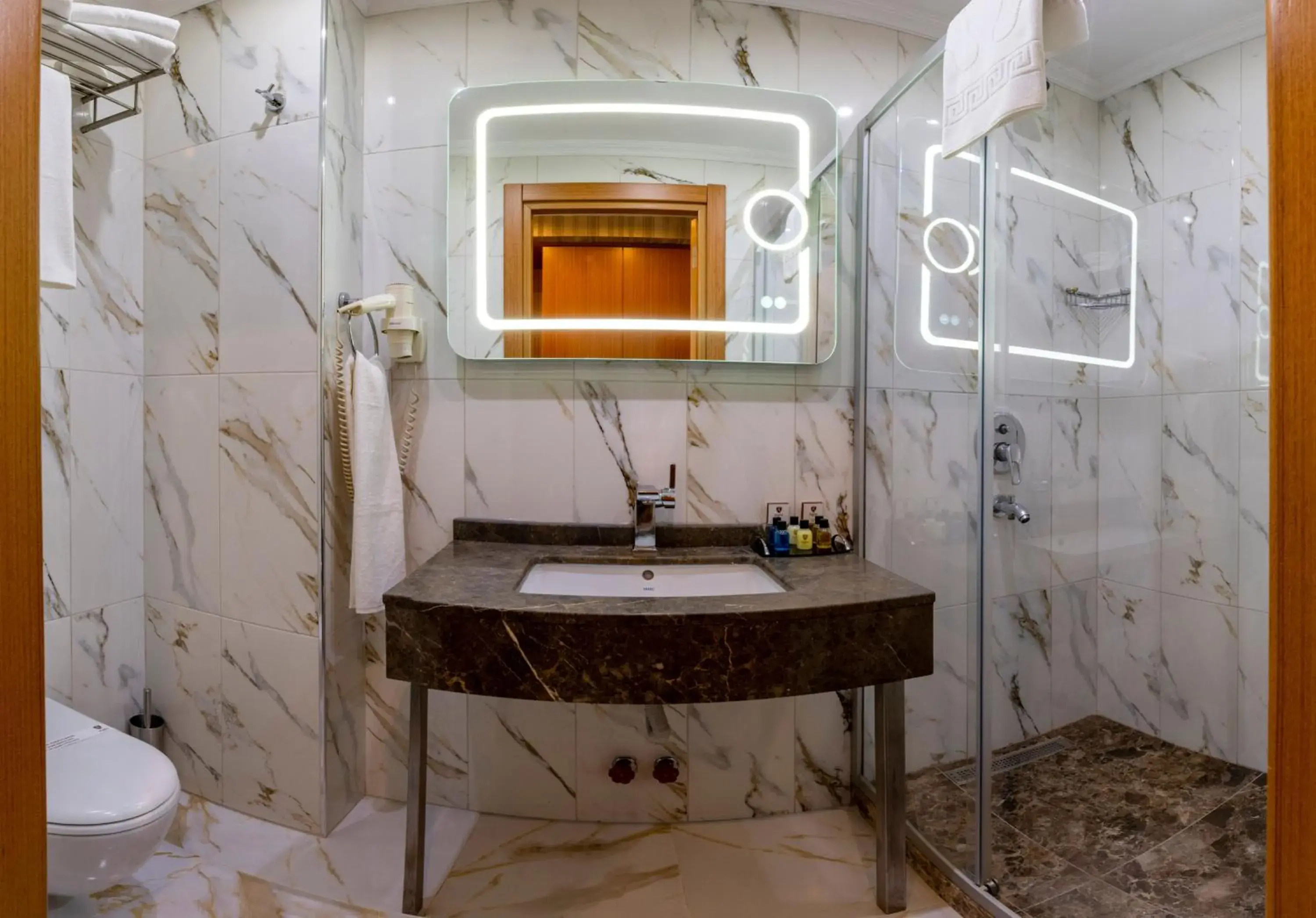 Bathroom in Regno Hotel