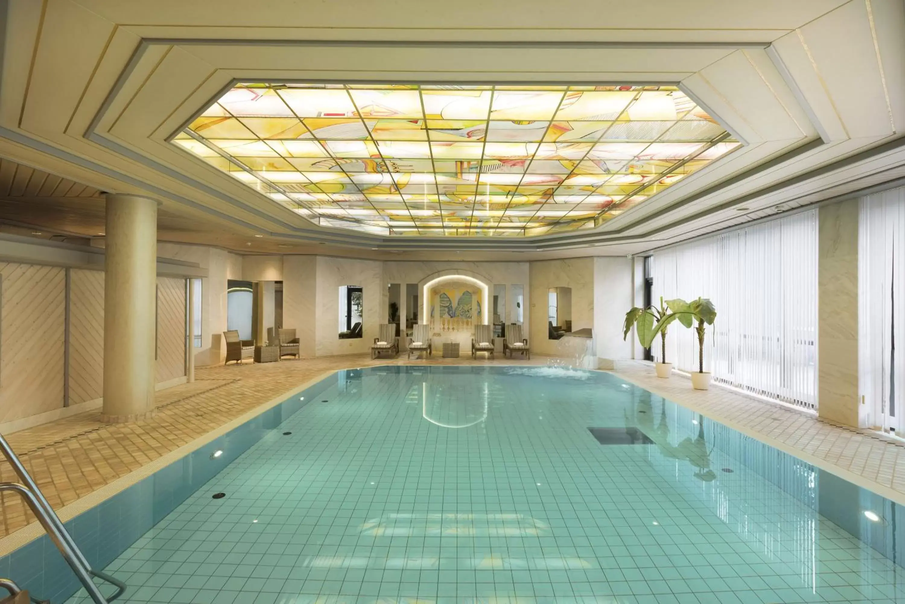 Swimming pool in Maritim Hotel Ulm Swimming pool in Maritim Hotel Ulm