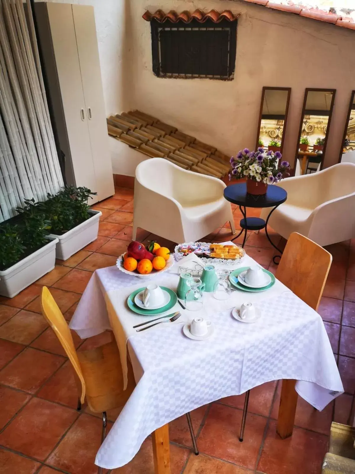 Balcony/Terrace, Restaurant/Places to Eat in Casa Lilla