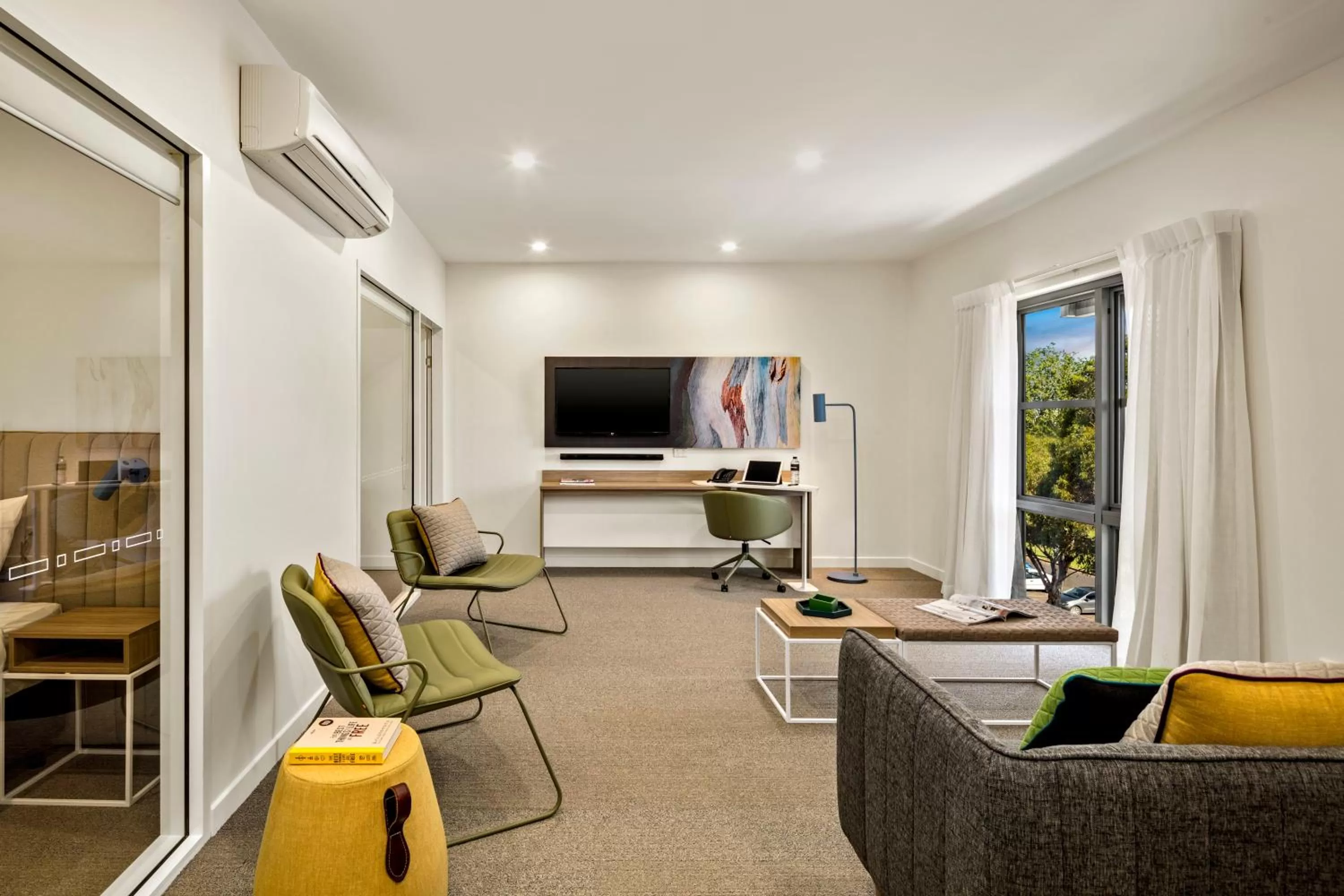 TV and multimedia in Quest Griffith