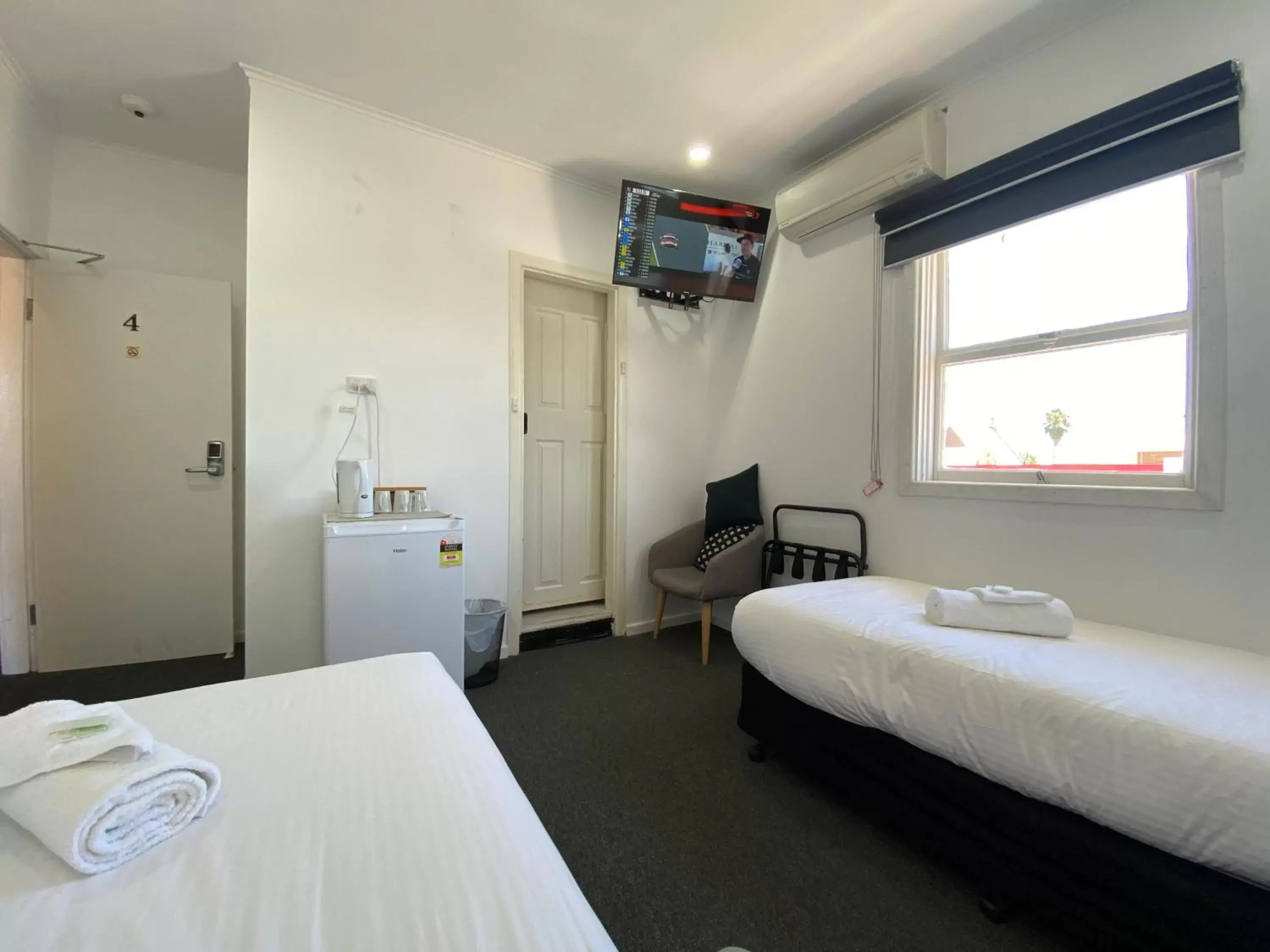 TV and multimedia, Bed in Central Motel Mudgee