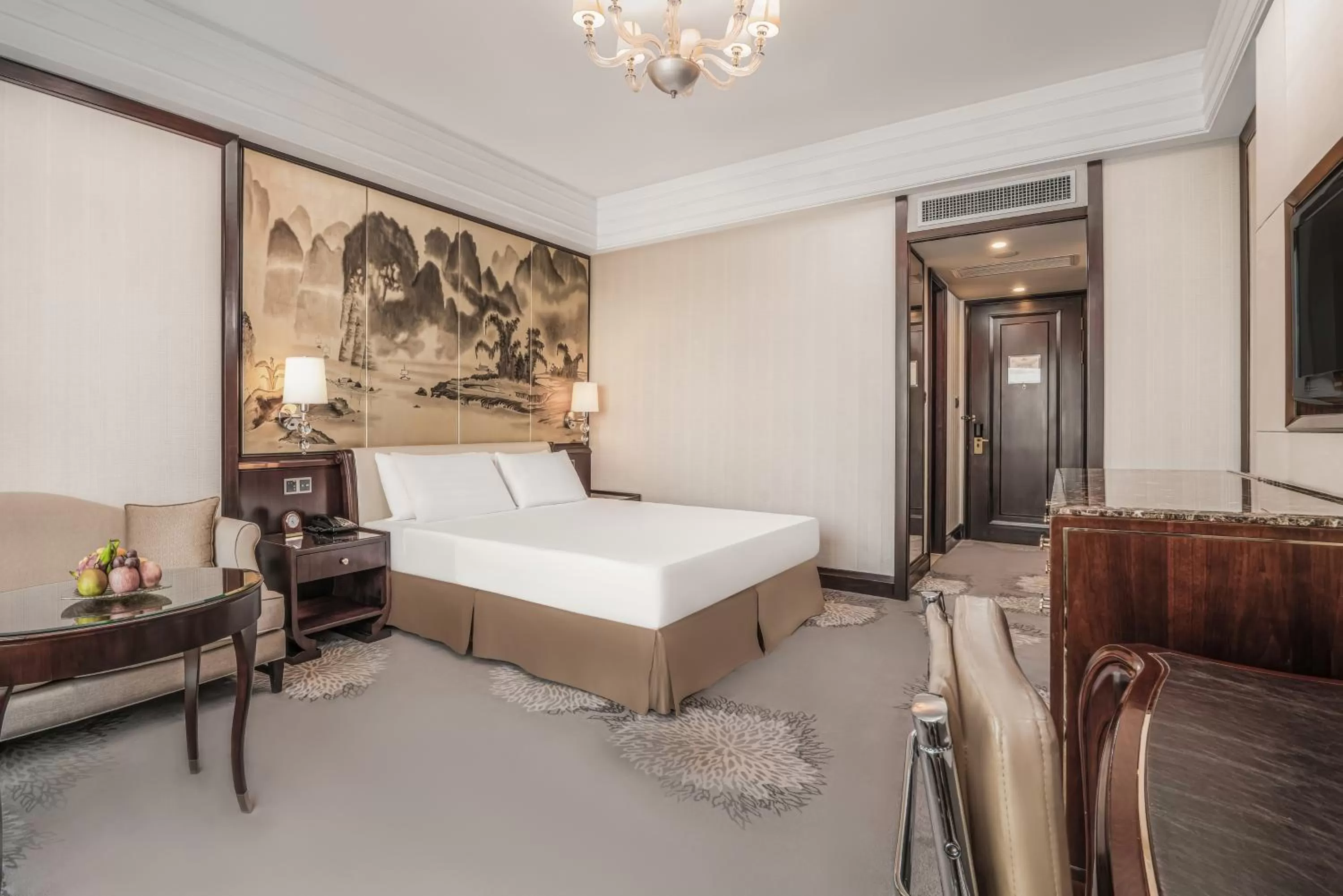 Photo of the whole room, Bed in Shangri-La Guilin