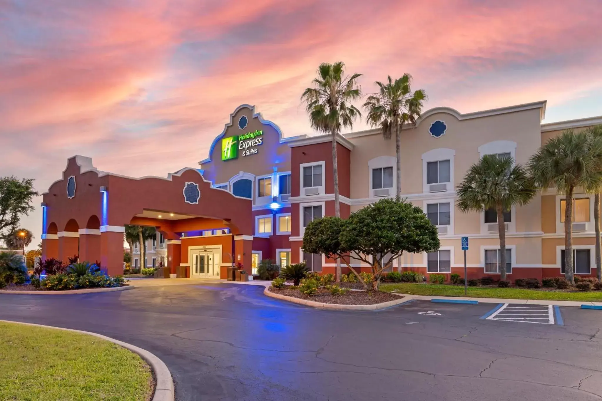 Property Building in Holiday Inn Express Hotel & Suites - The Villages, an IHG Hotel