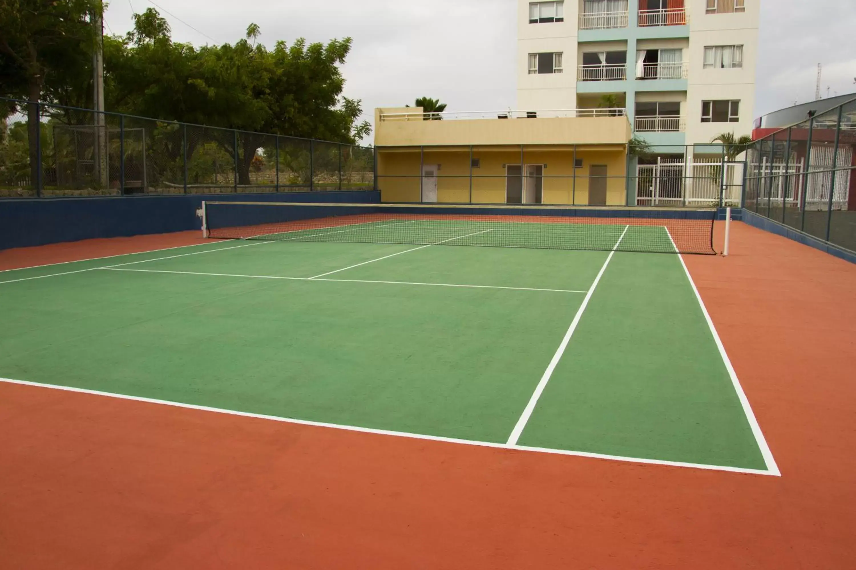 Tennis court, Tennis/Squash in MantaHost Hotel