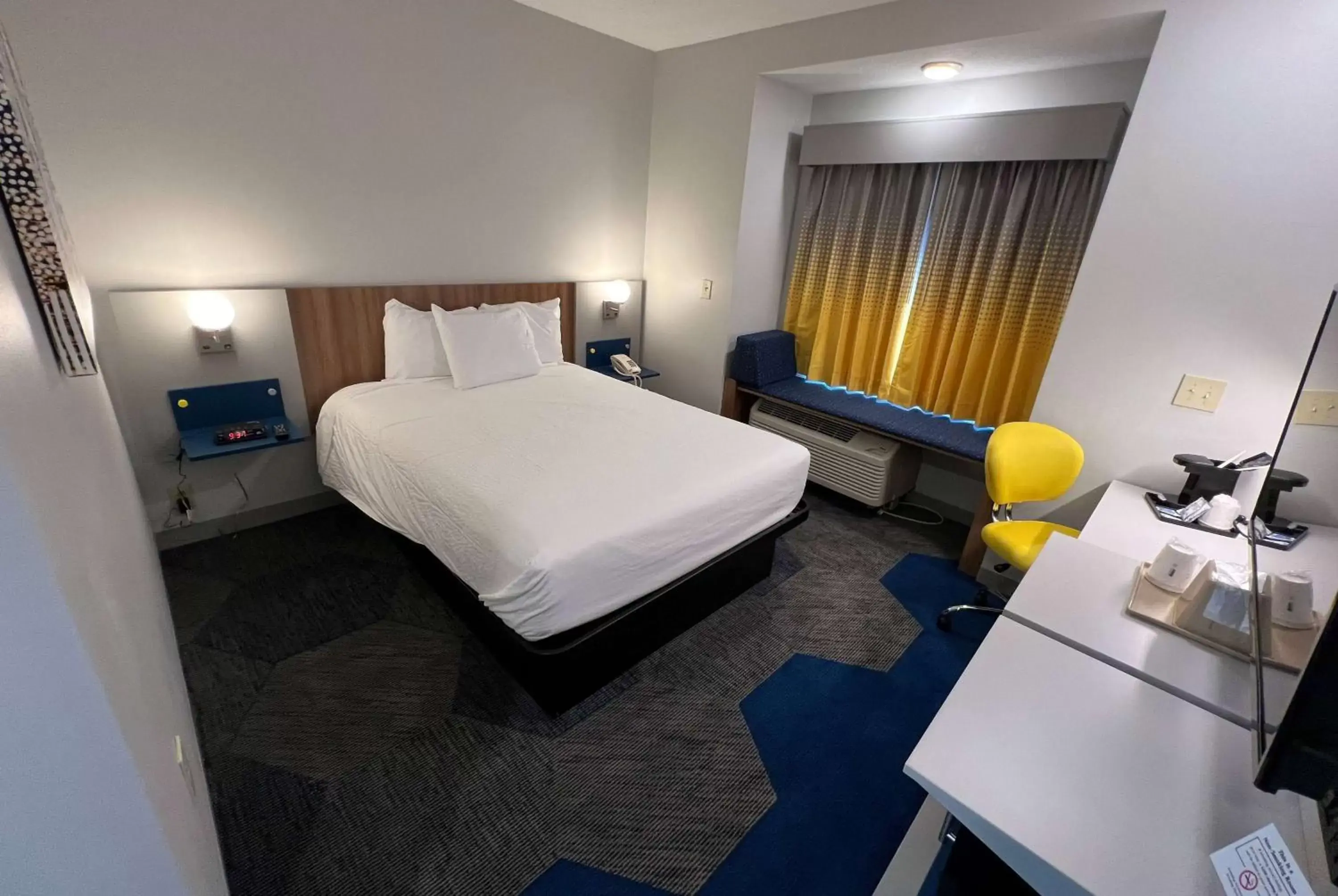 Bed in Microtel Inn & Suites by Wyndham Charlotte/Northlake