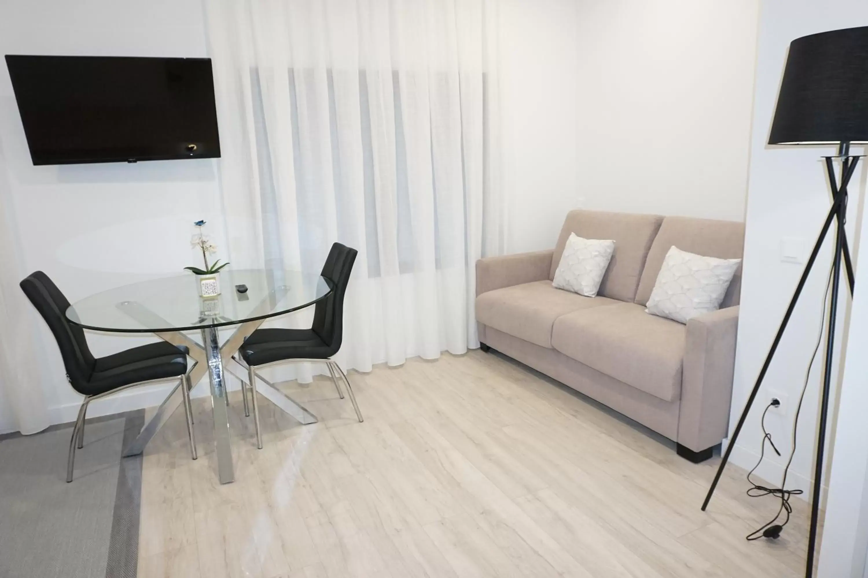 Shower, Seating Area in Inés Luna Suites