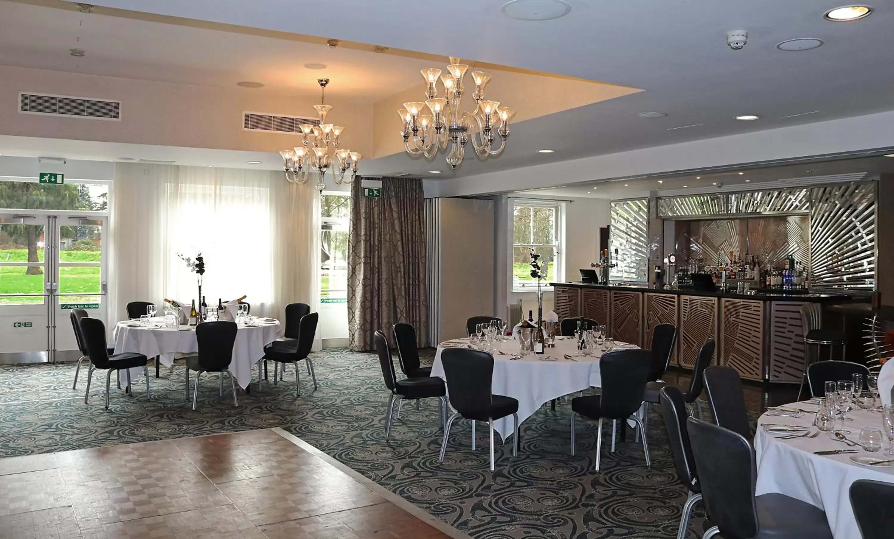 Banquet/Function facilities, Restaurant/Places to Eat in The Pinewood Hotel