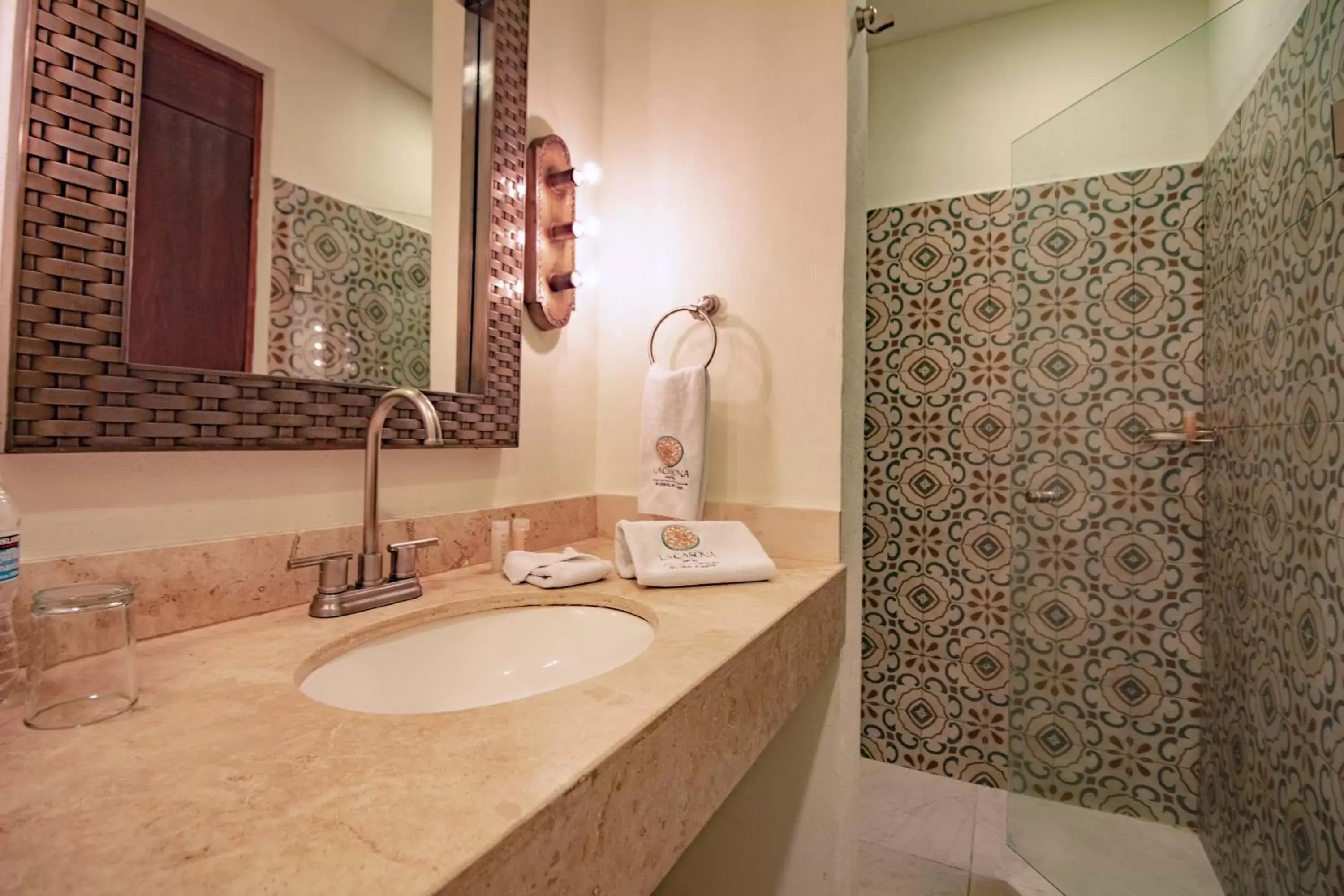 Photo of the whole room, Bathroom in Hotel La Casona 30