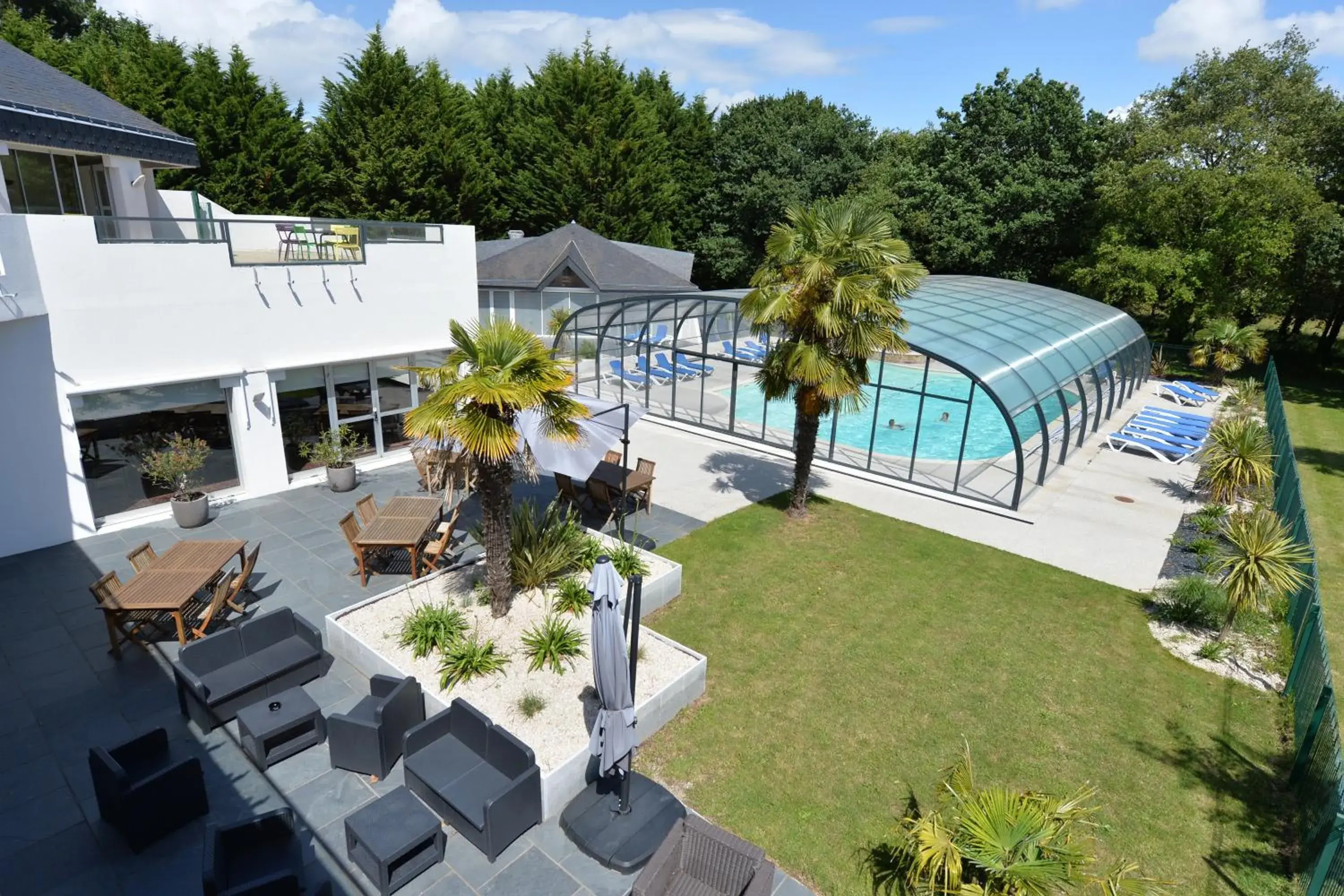 Garden, Pool View in Hôtel du Golf Saint-Laurent