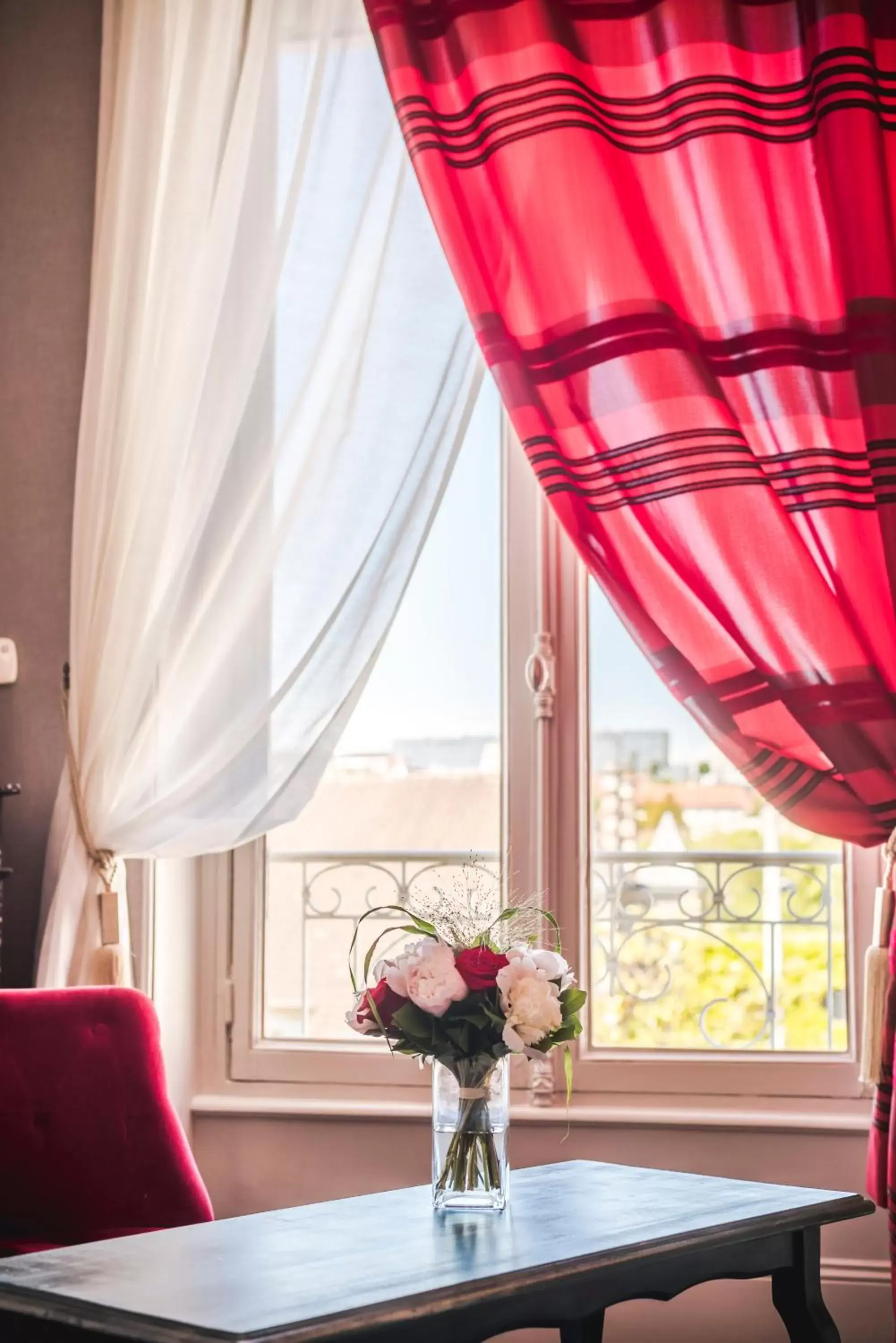 Seating area in The Originals Boutique, Hôtel Normandie, Auxerre