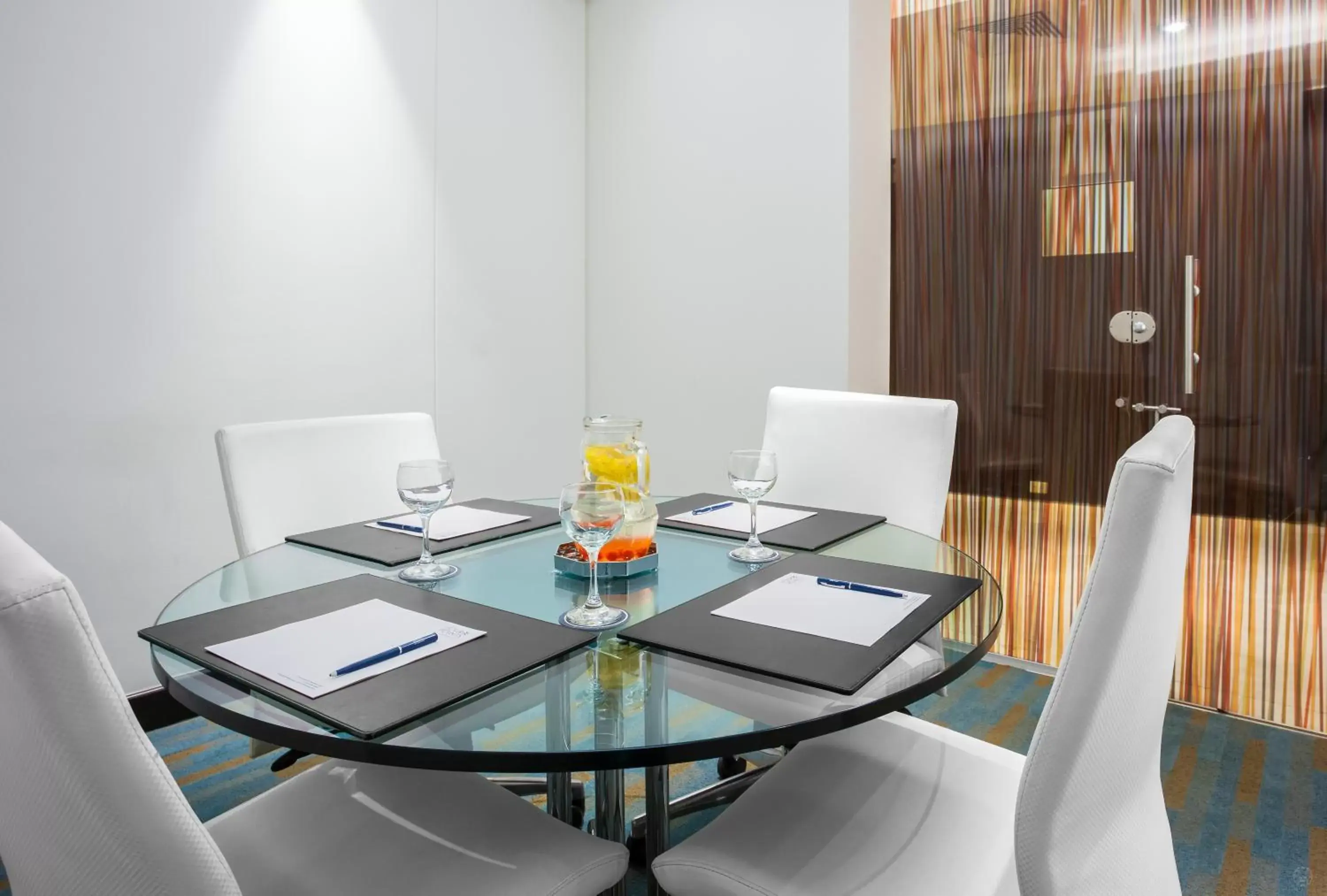 Meeting/conference room, Dining Area in Sonesta Hotel Cali