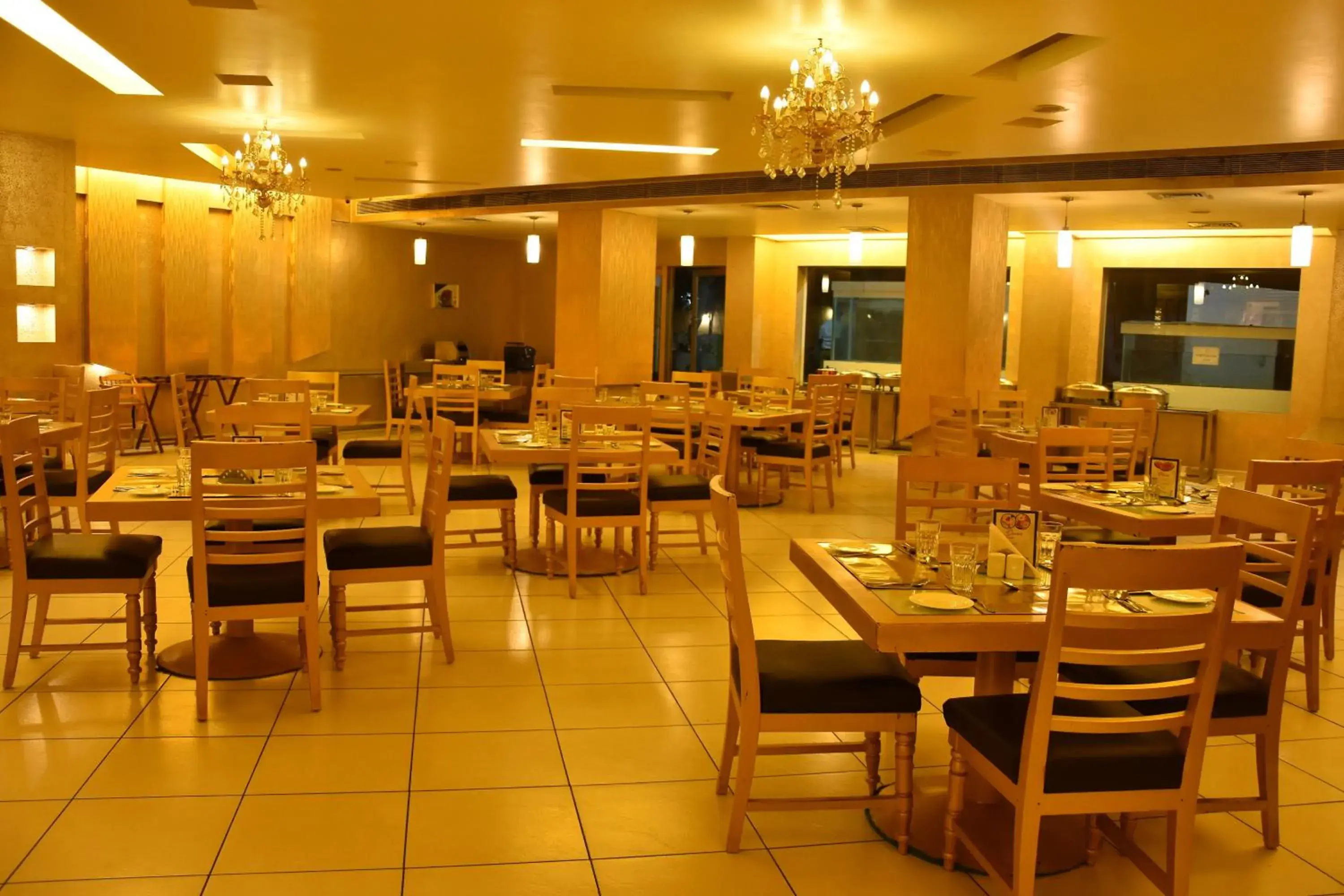 Restaurant/Places to Eat in Poppys Vista Hotel