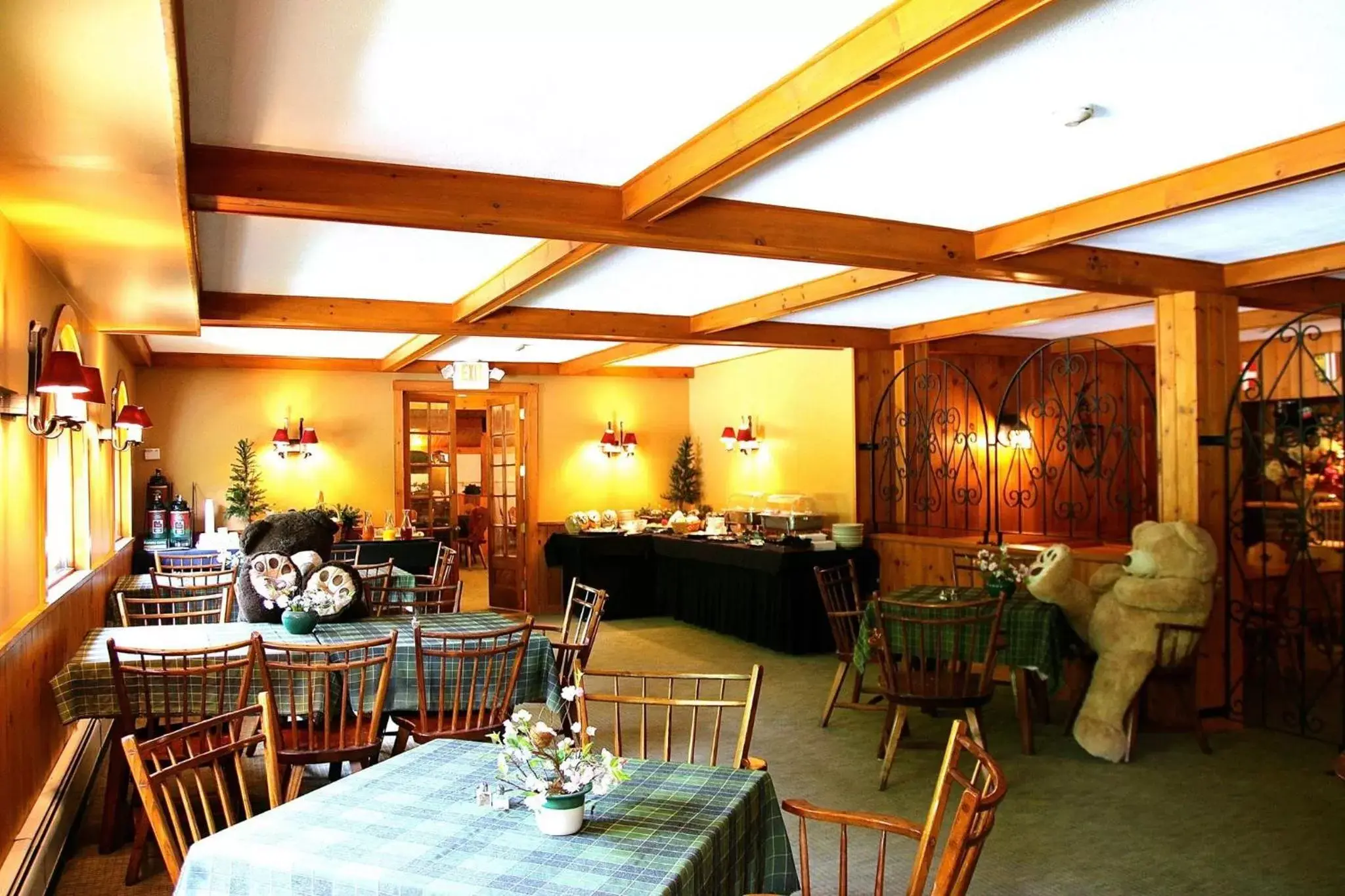 Lounge or bar, Restaurant/Places to Eat in Northern Lights Lodge